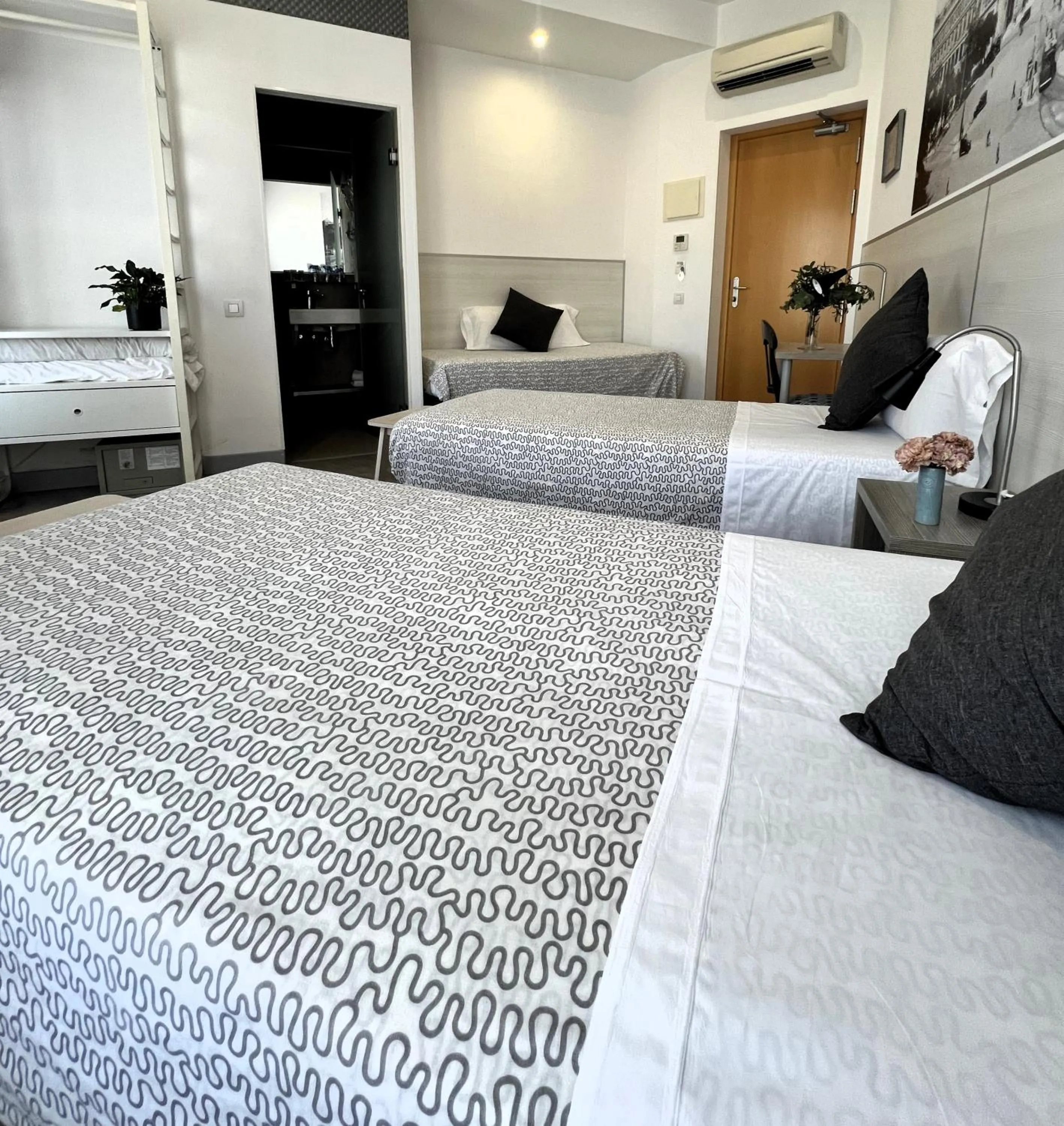 Photo of the whole room, Bed in Hostal San Lorenzo