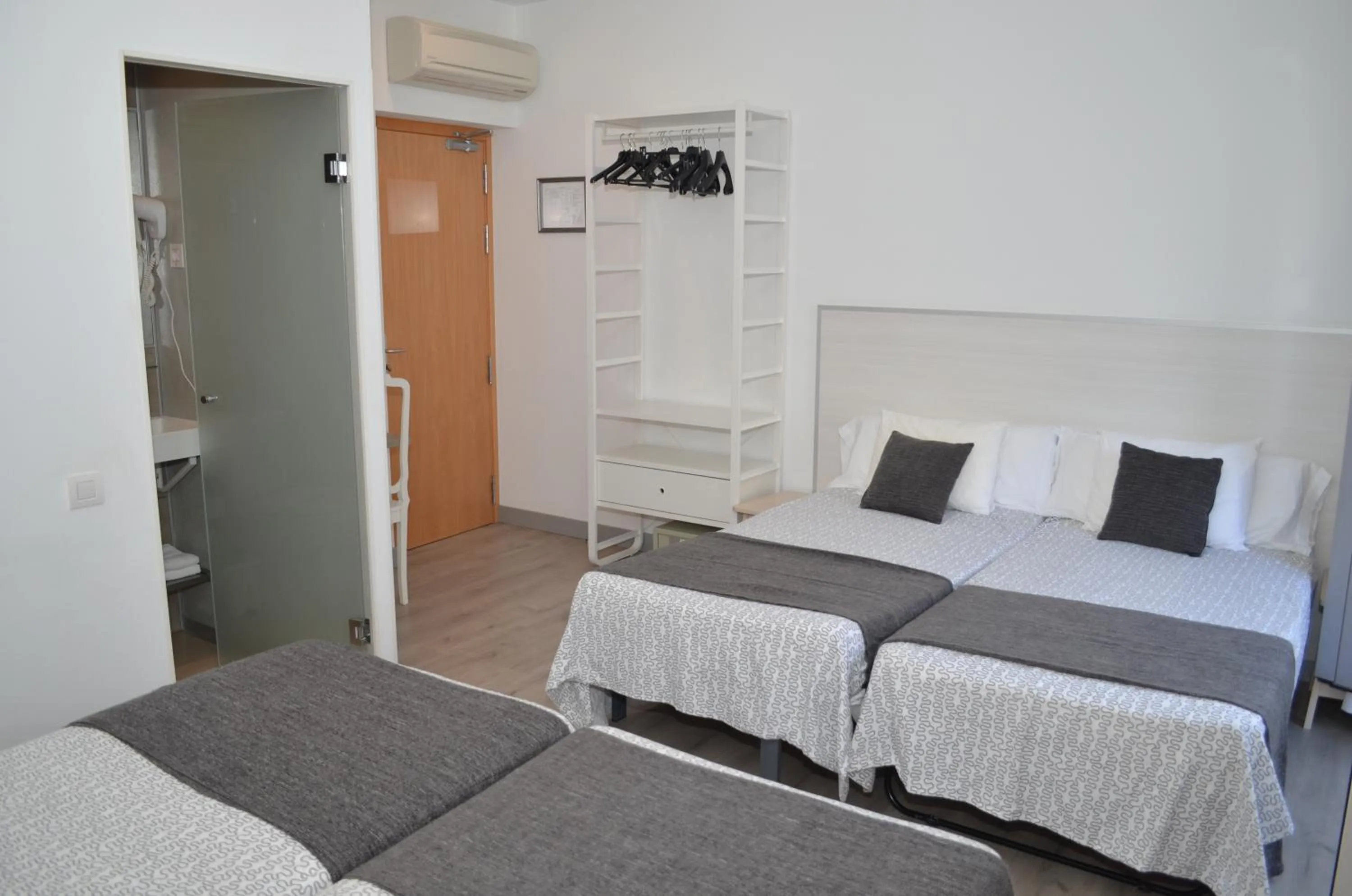 Photo of the whole room, Bed in Hostal San Lorenzo