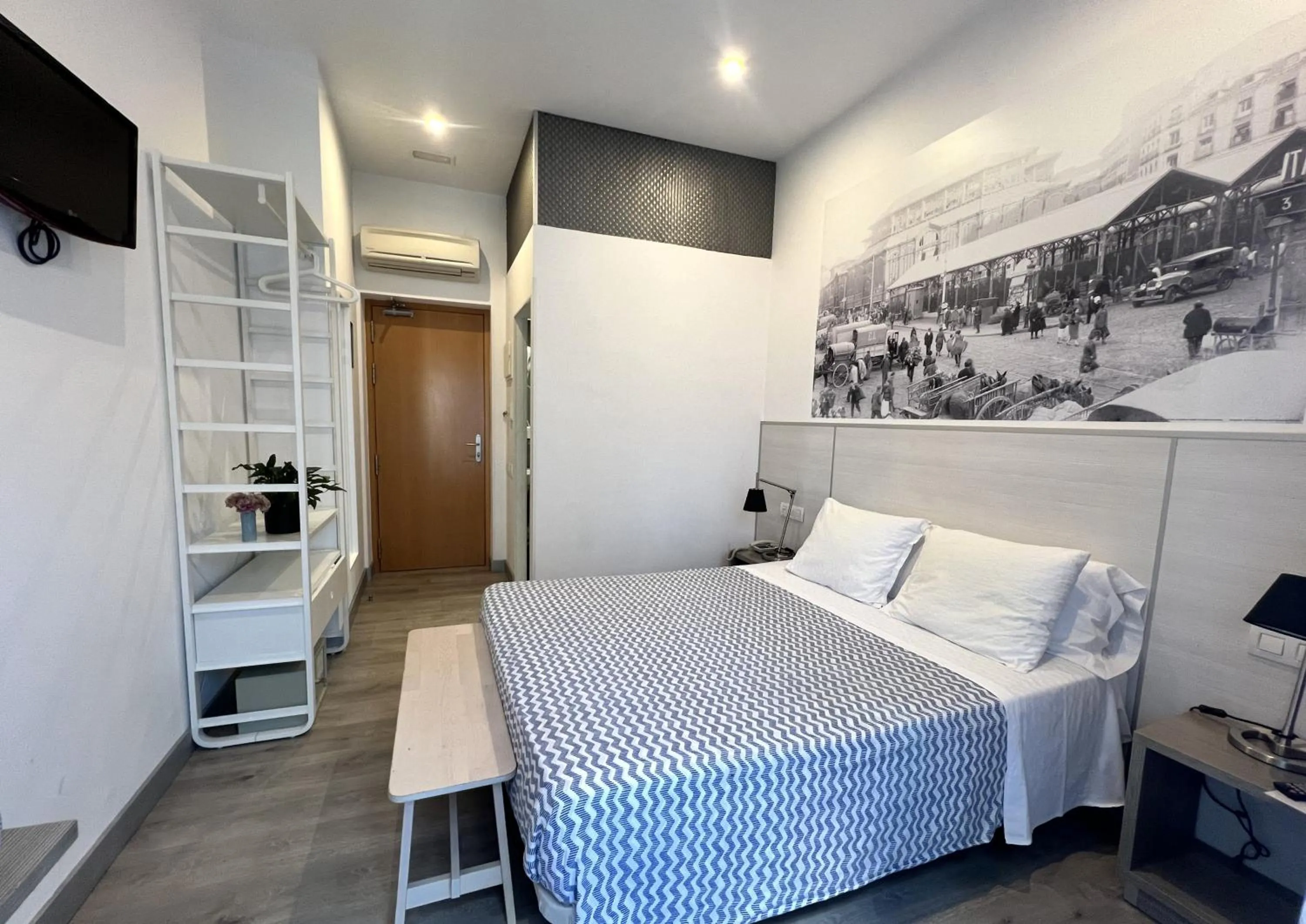 Photo of the whole room, Bed in Hostal San Lorenzo