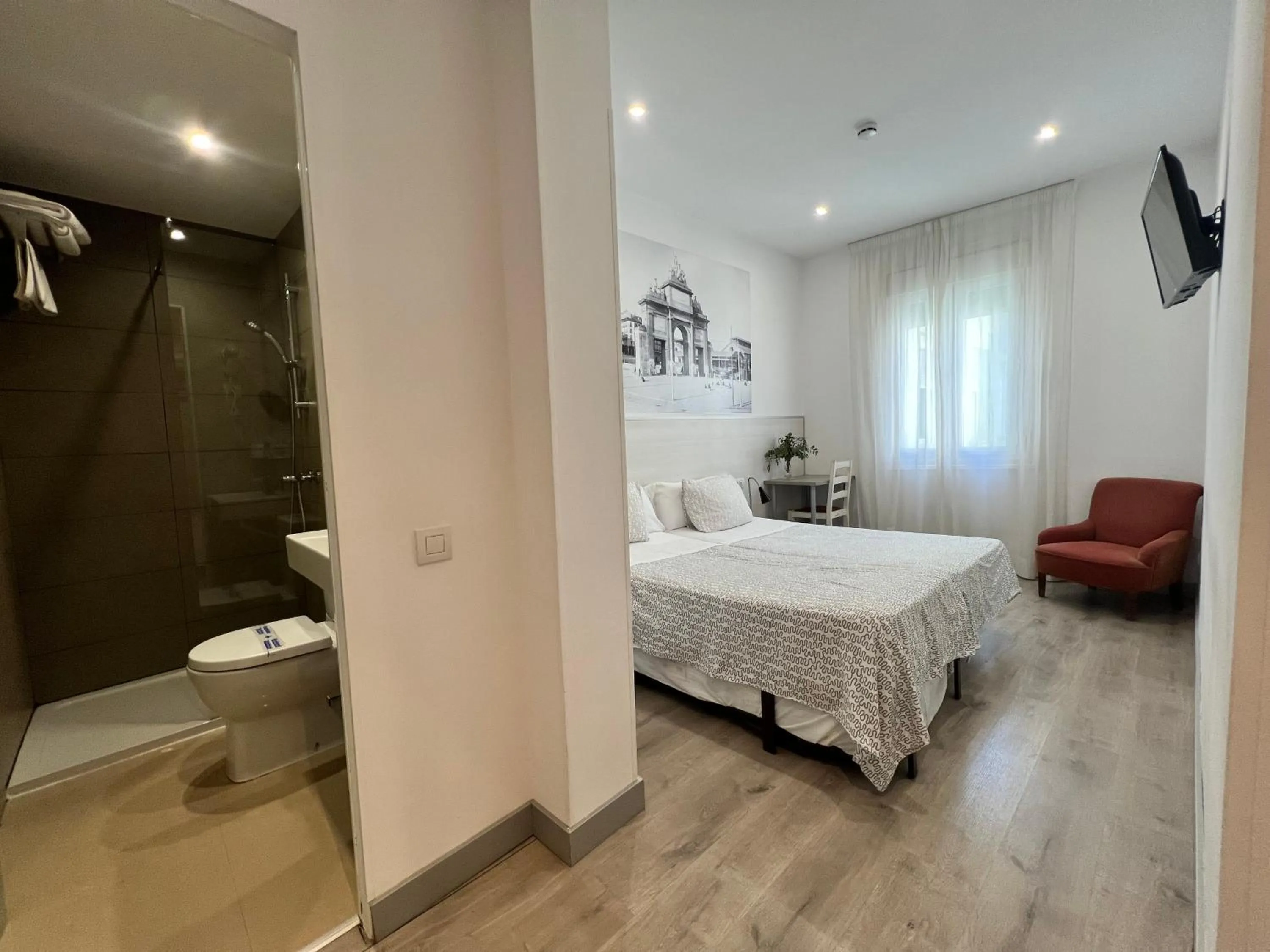 Photo of the whole room, Bed in Hostal San Lorenzo