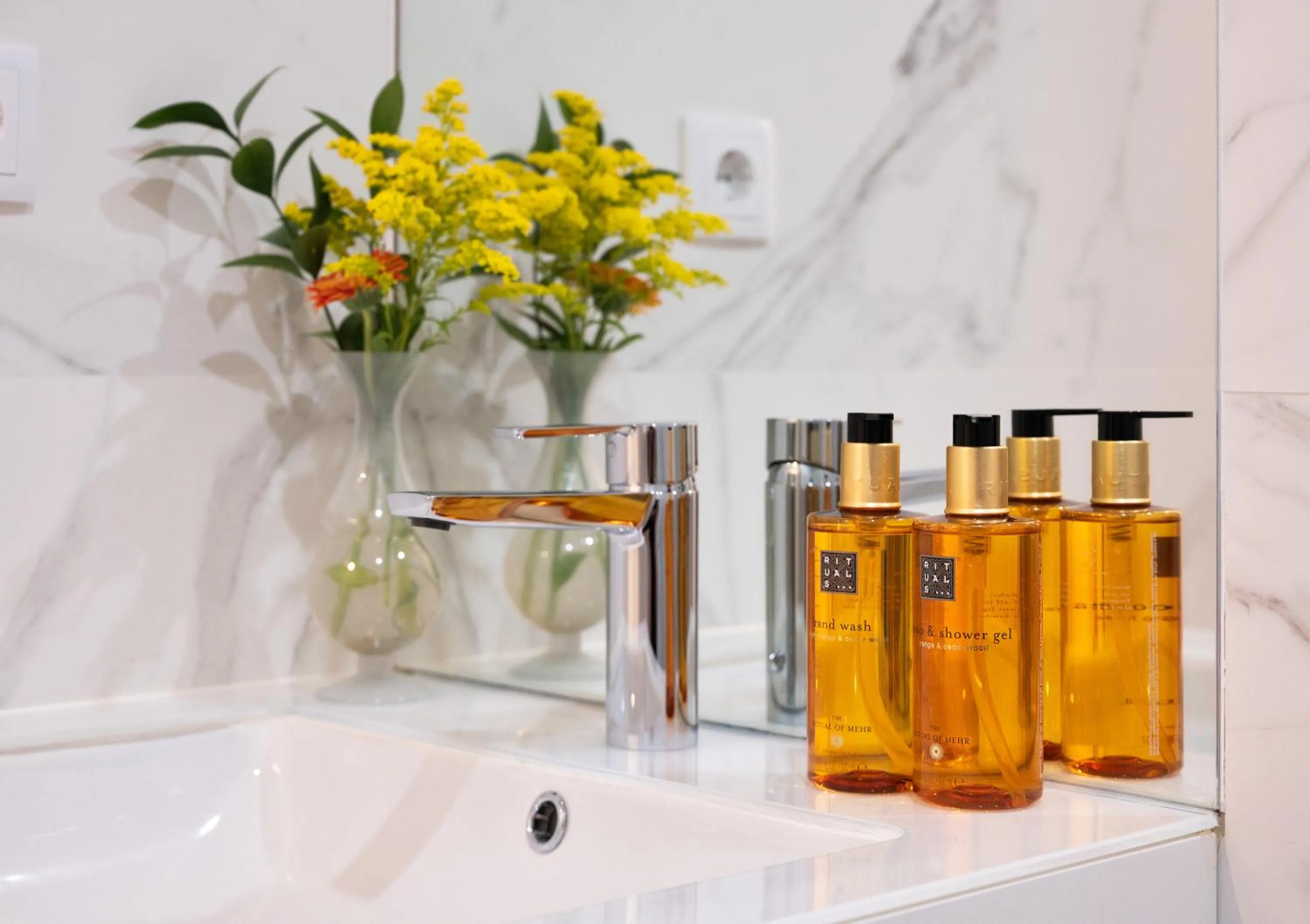 Bathroom in Wanderlust, by Bolhão Residences