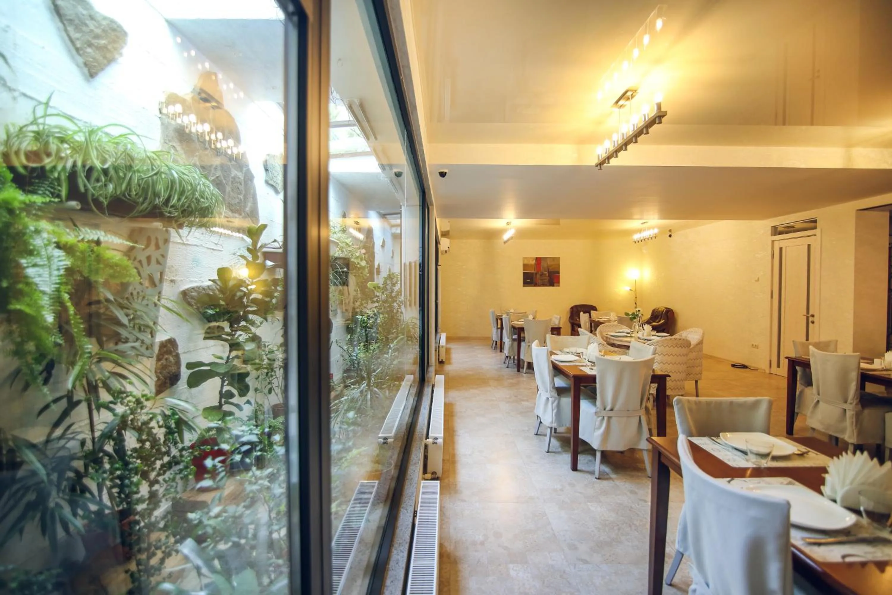 Restaurant/places to eat in Hotel Kera