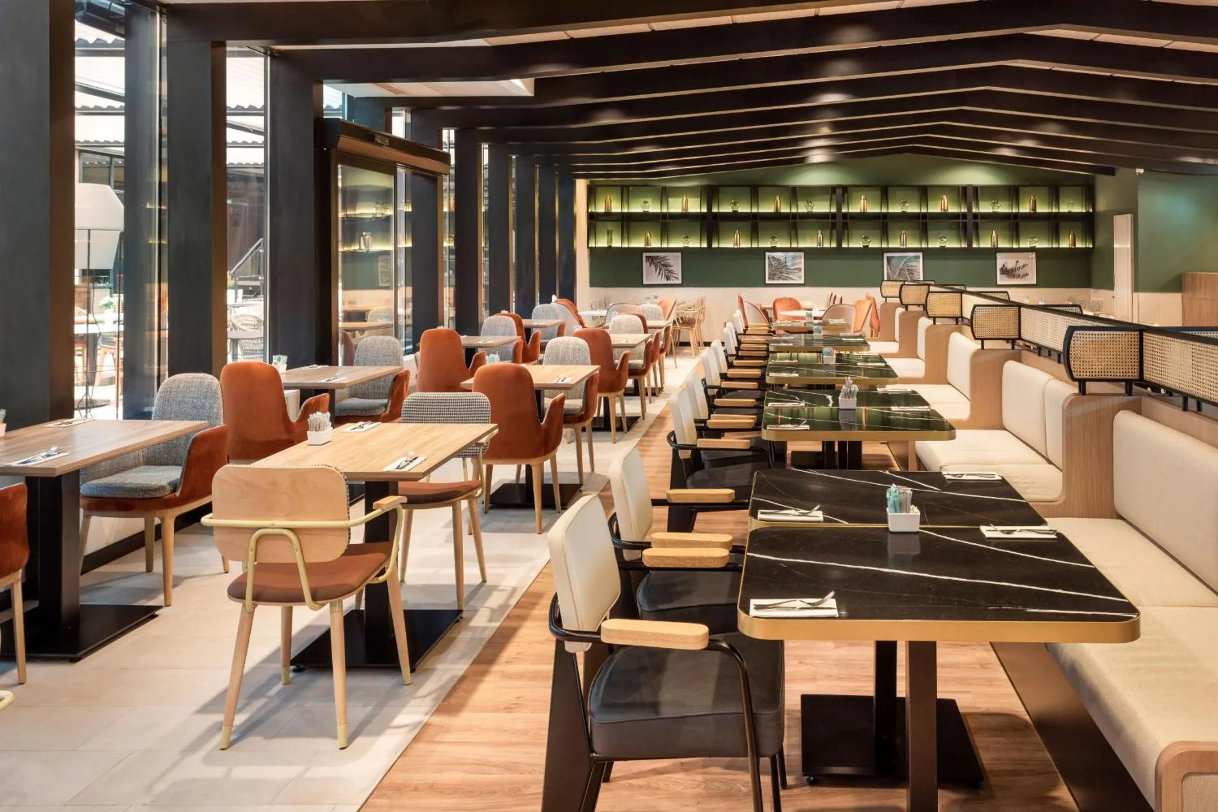 Restaurant/places to eat in Melia Avenida de America