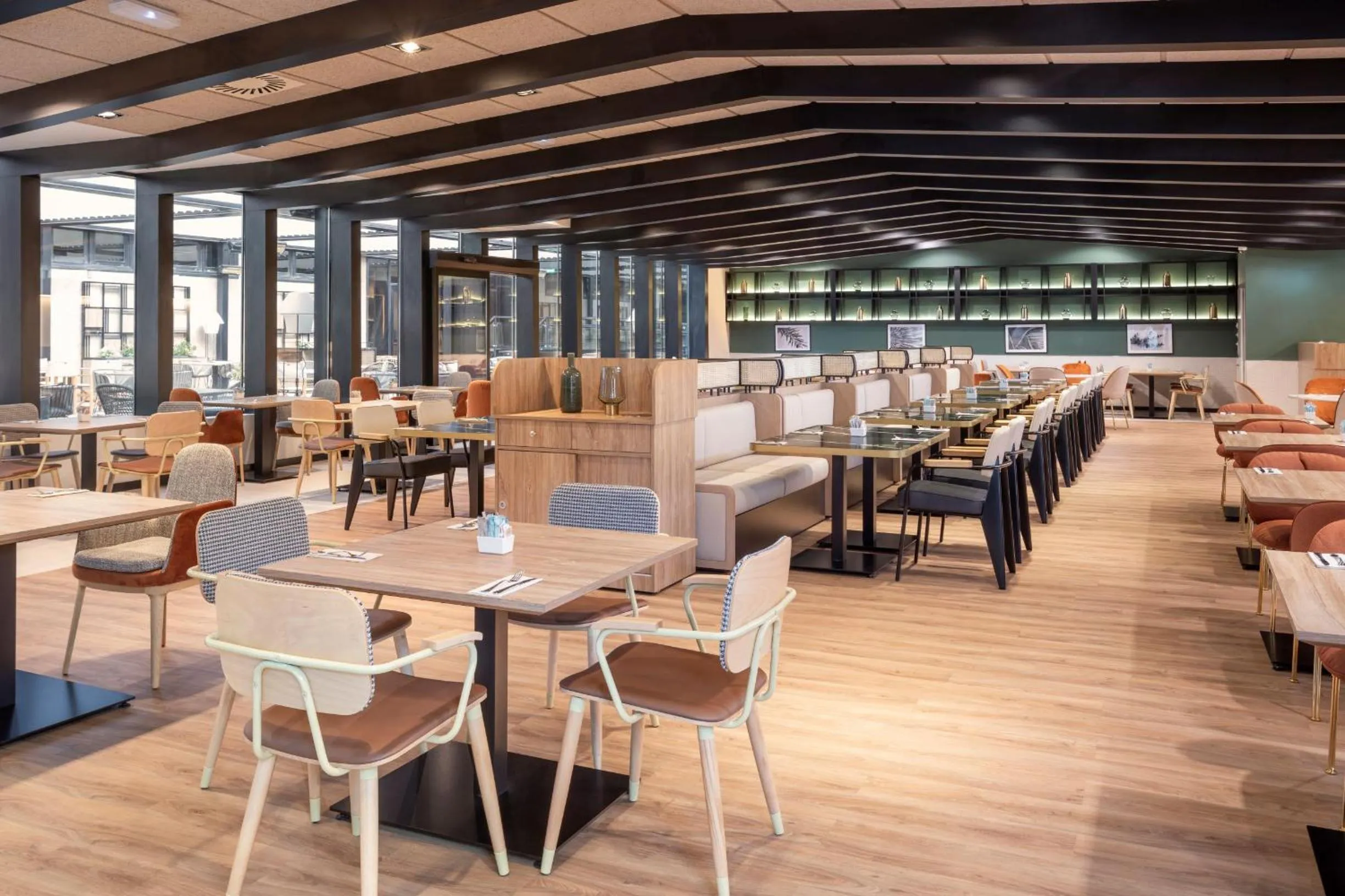 Restaurant/places to eat in Melia Avenida de America