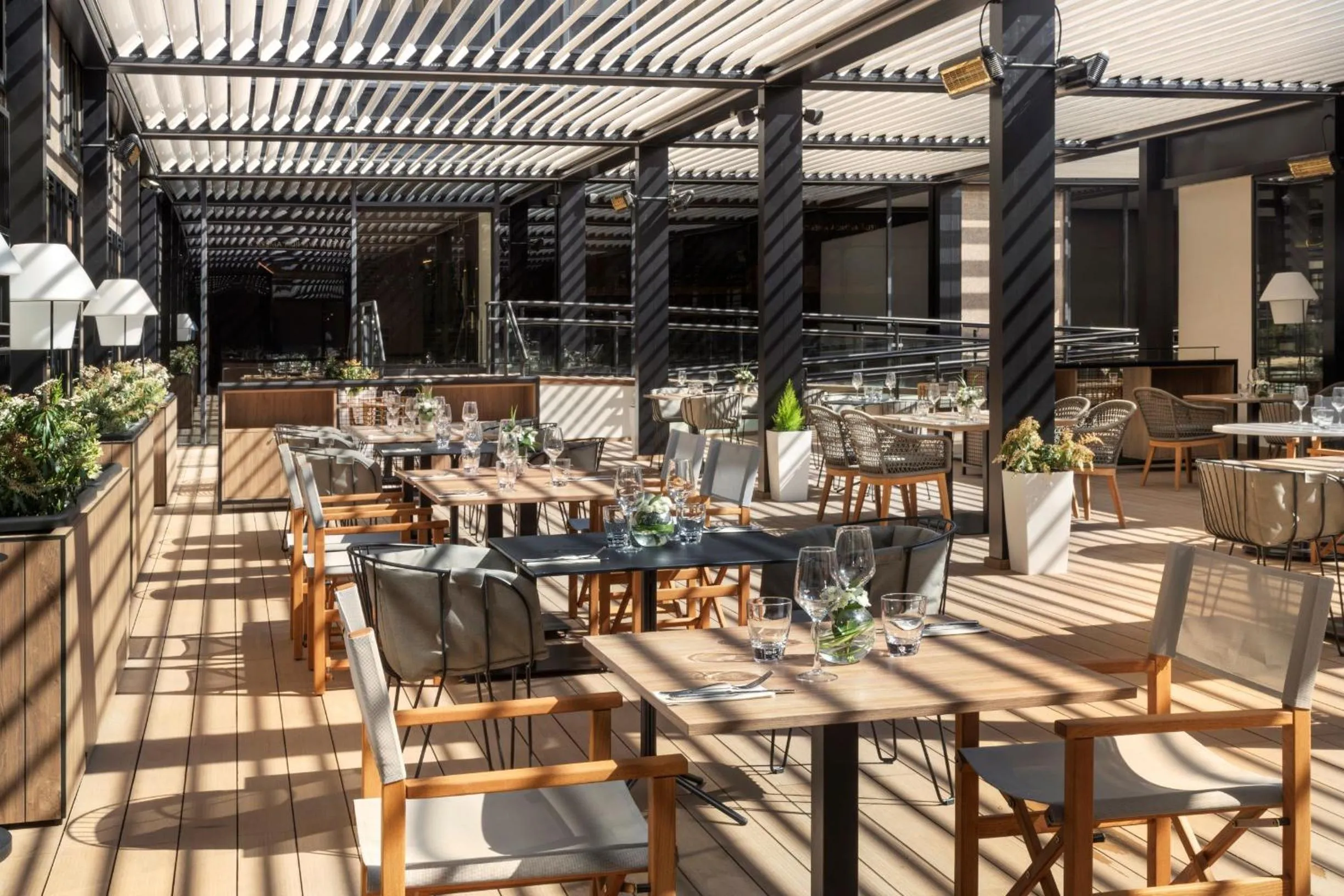 Restaurant/places to eat in Melia Avenida de America