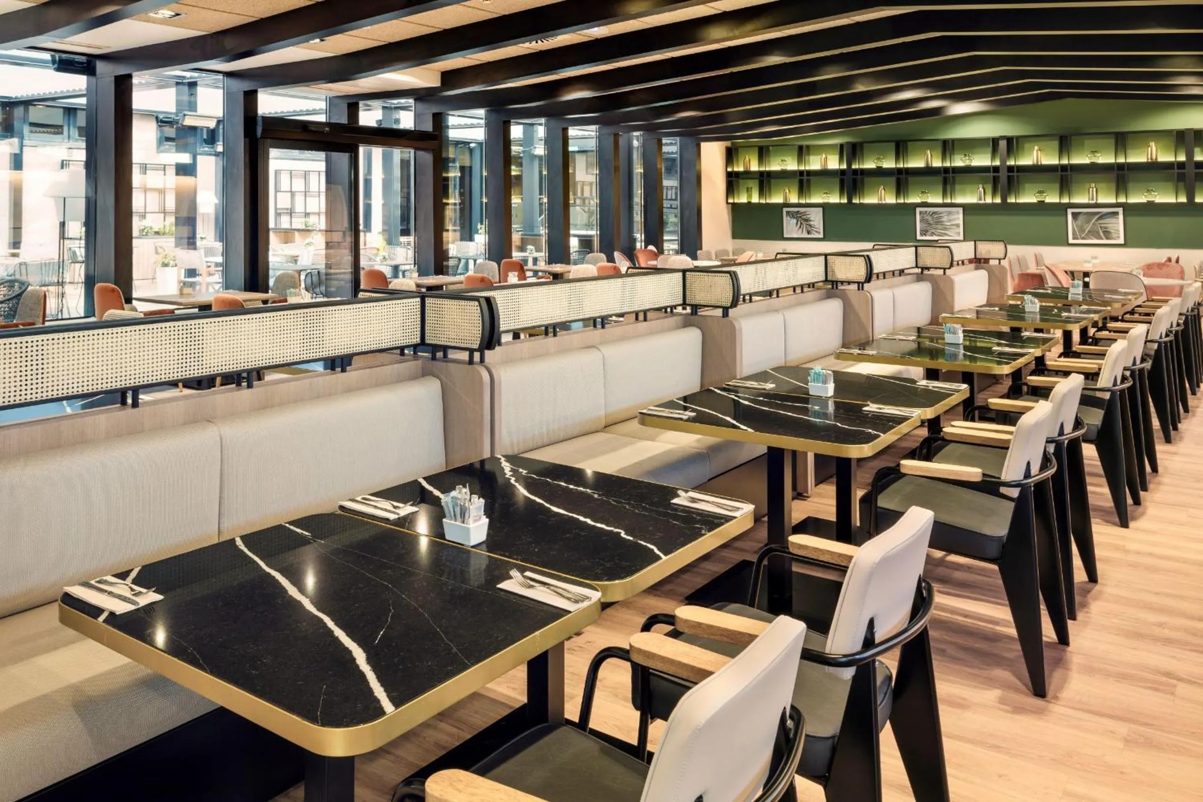 Restaurant/places to eat in Melia Avenida de America