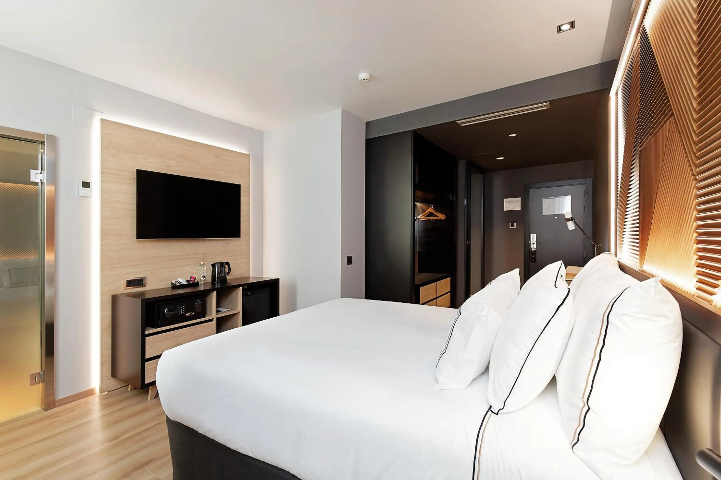 Photo of the whole room, Bed in Melia Avenida de America