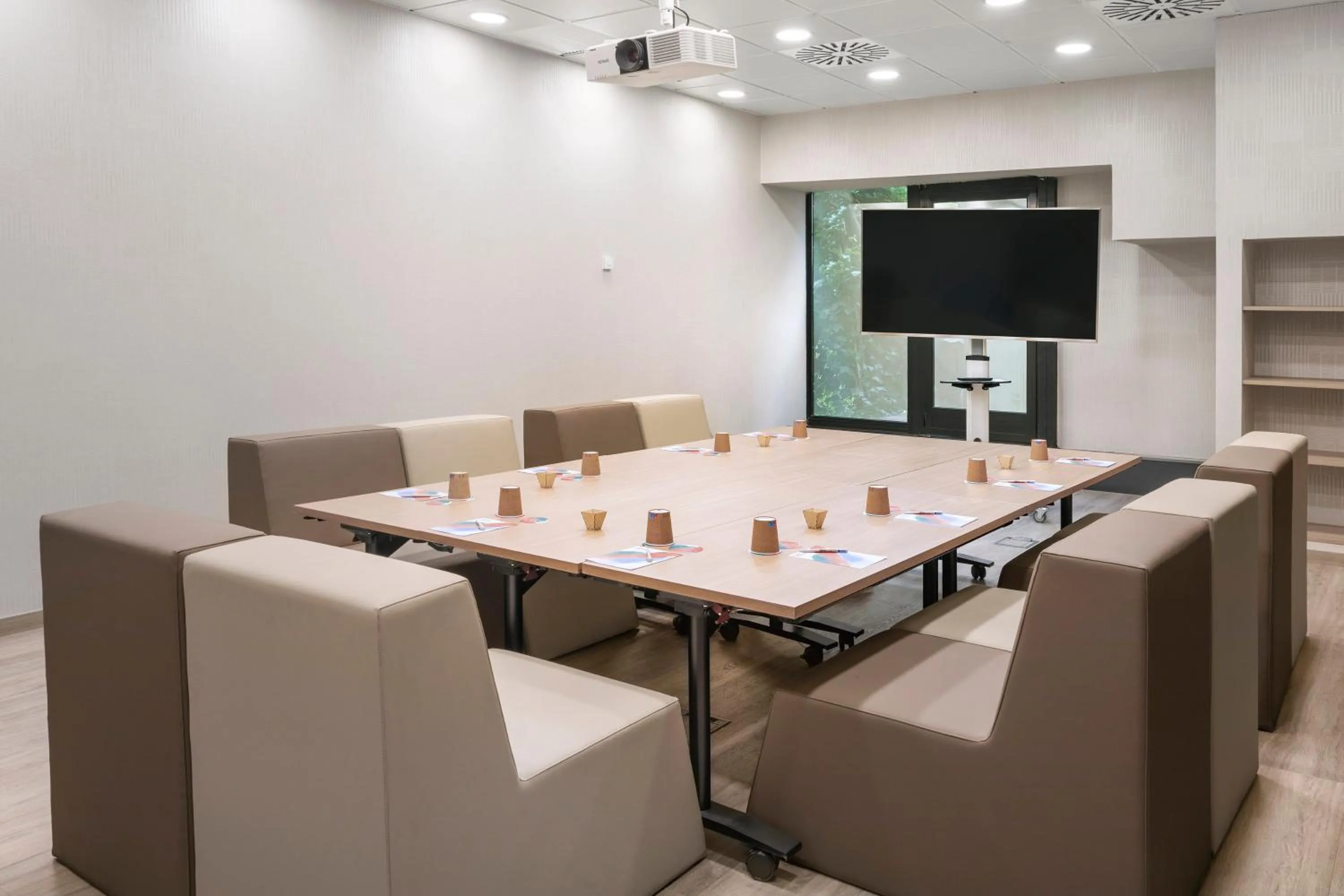 TV and multimedia in Melia Avenida de America