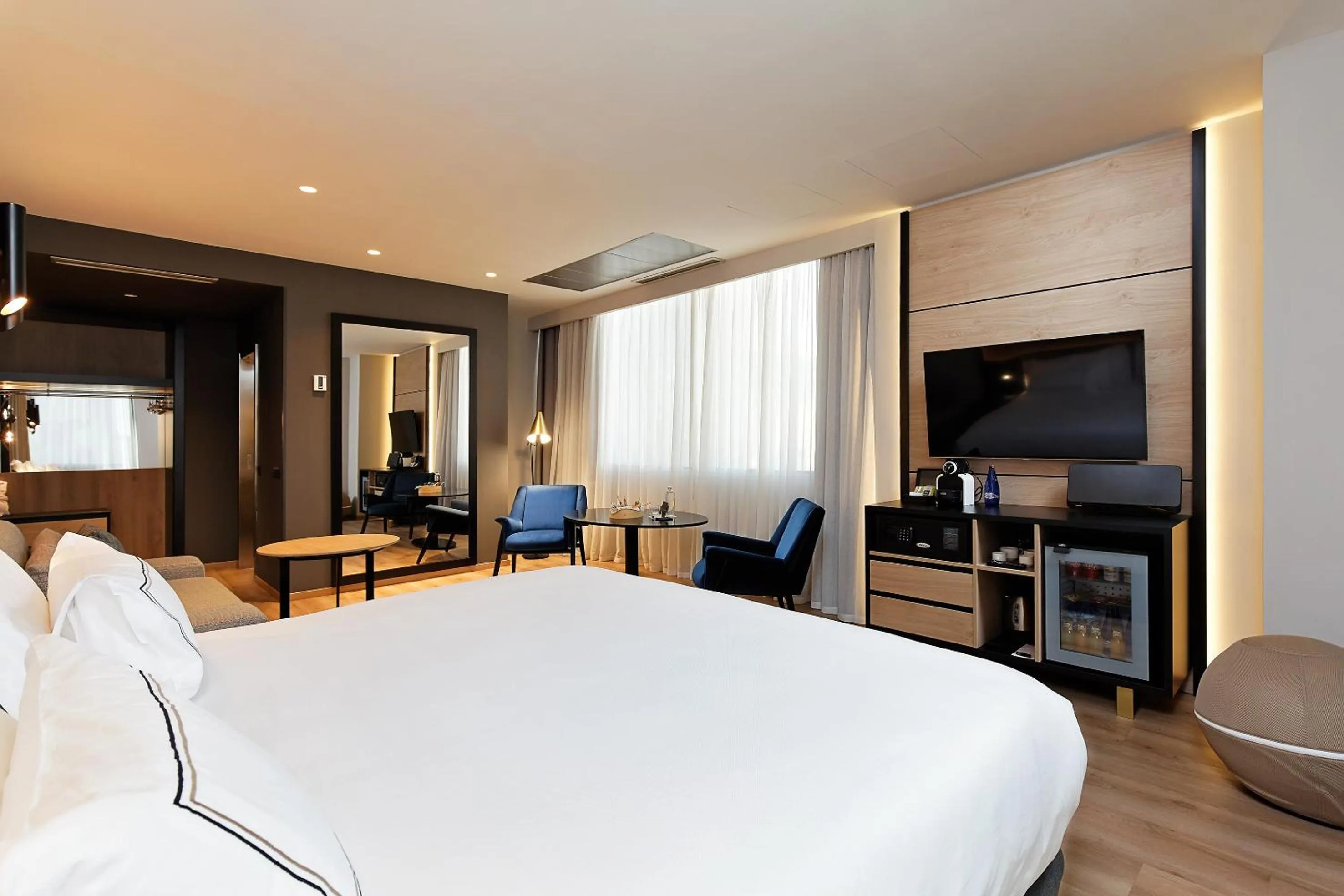 Photo of the whole room, Bed in Melia Avenida de America