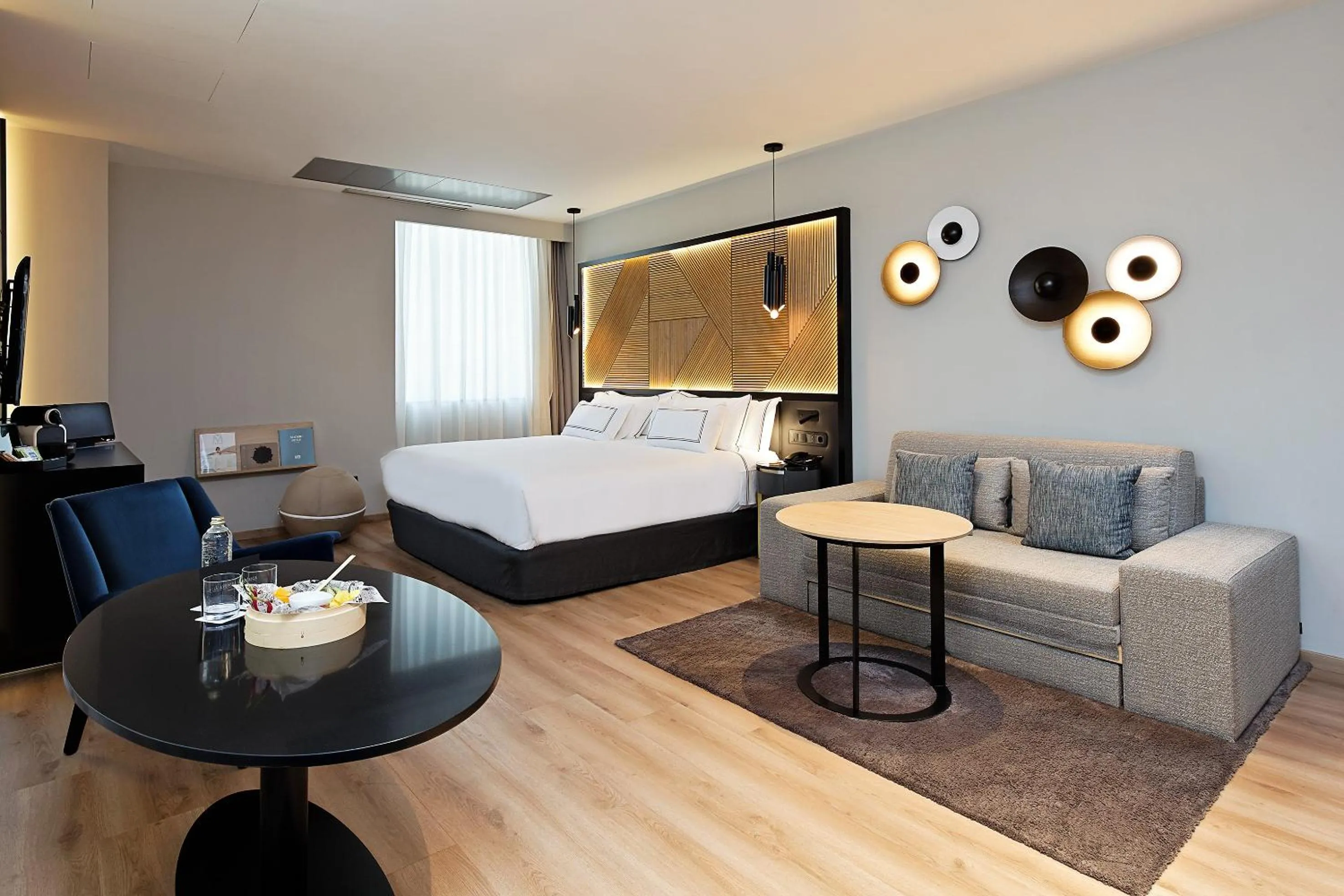 Photo of the whole room, Bed in Melia Avenida de America