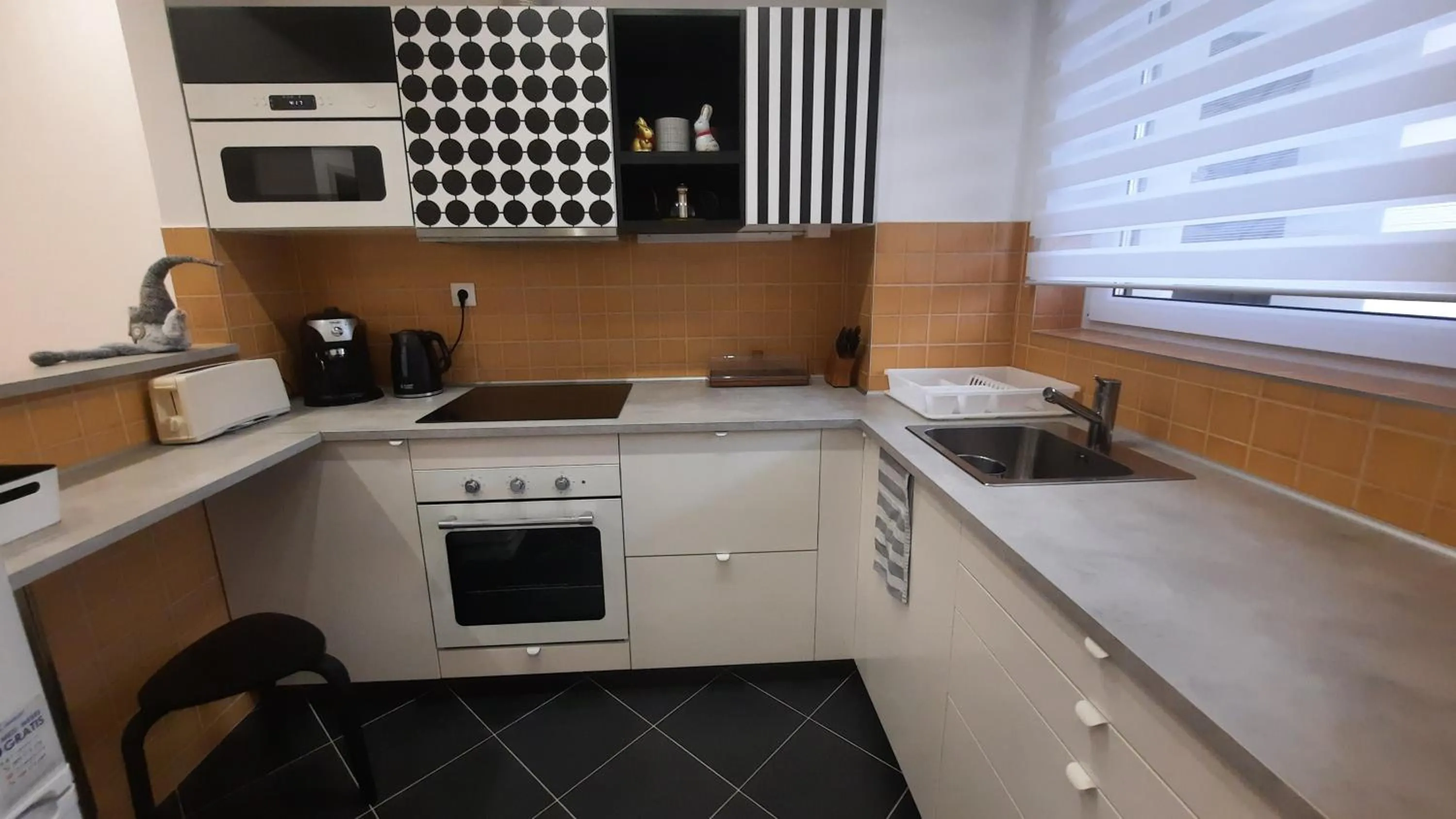 DISZTINGVÁLT Apartman, free garage