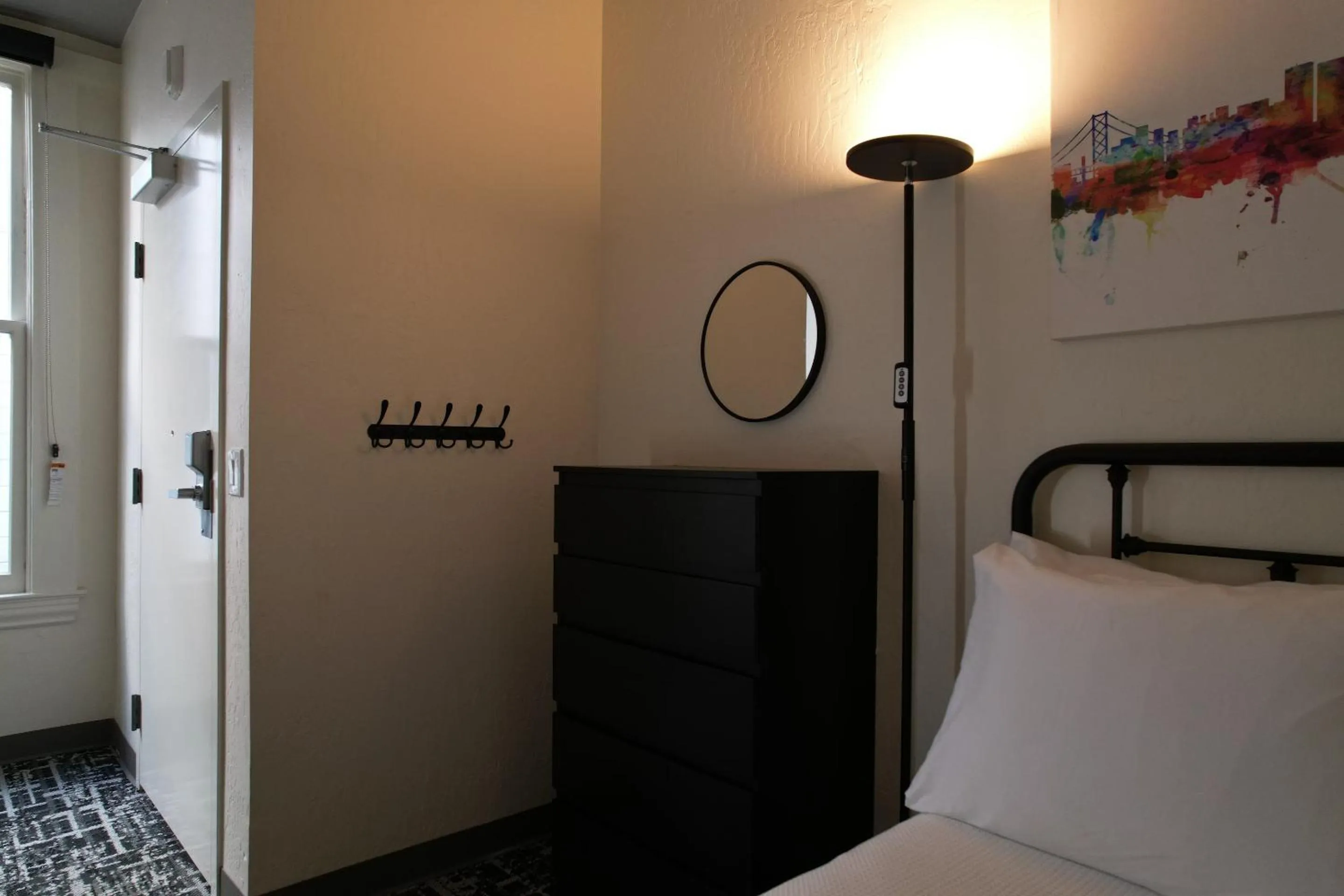 Photo of the whole room, Bed in Chapter San Francisco