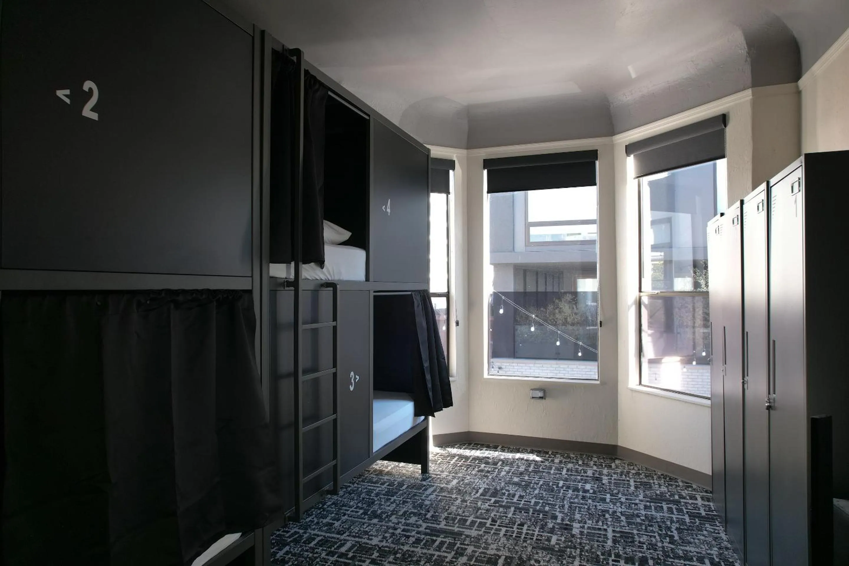 Photo of the whole room, Bed in Chapter San Francisco