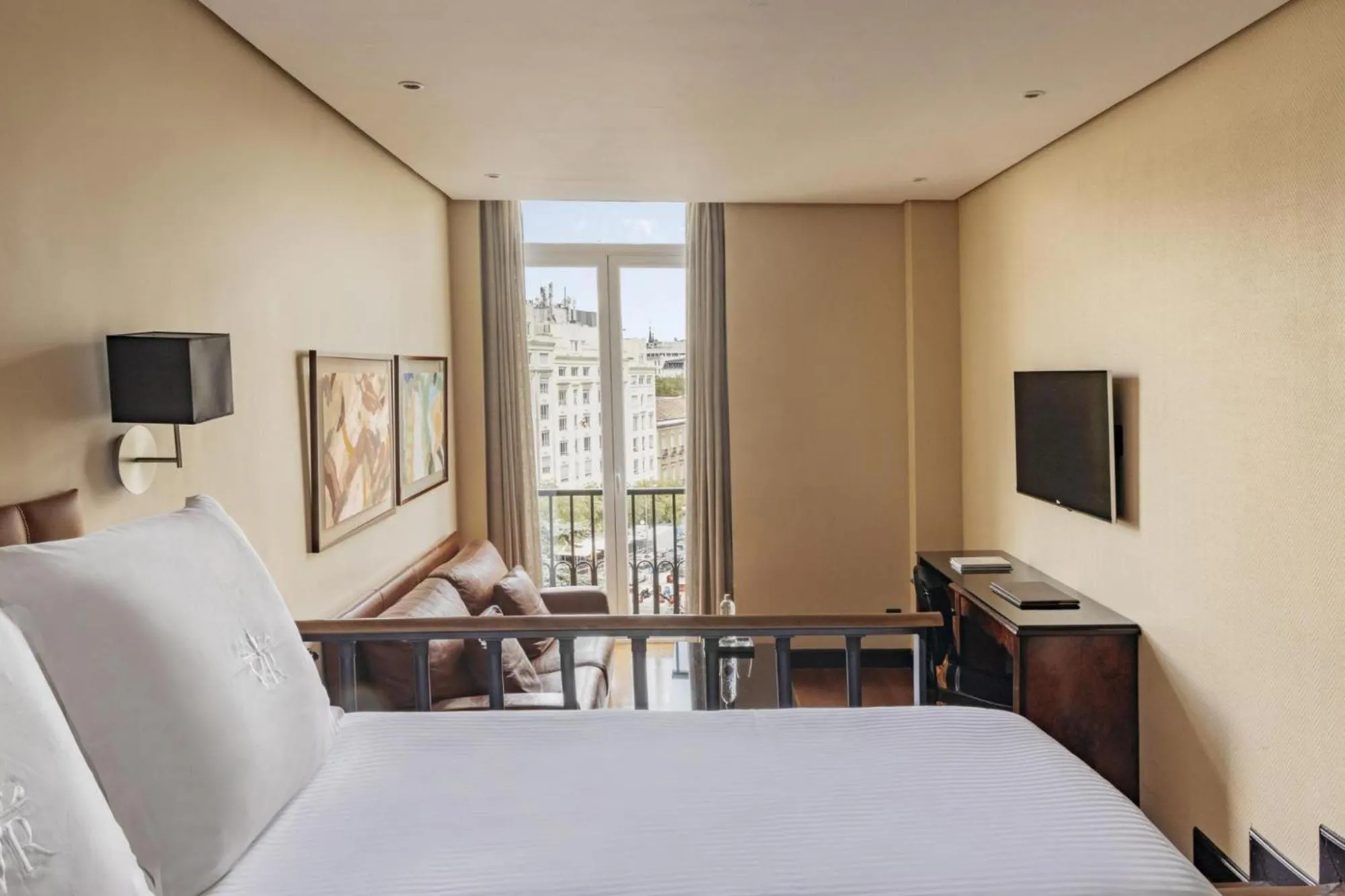 View (from property/room), Bed in Hotel Villa Real, a member of Preferred Hotels & Resorts