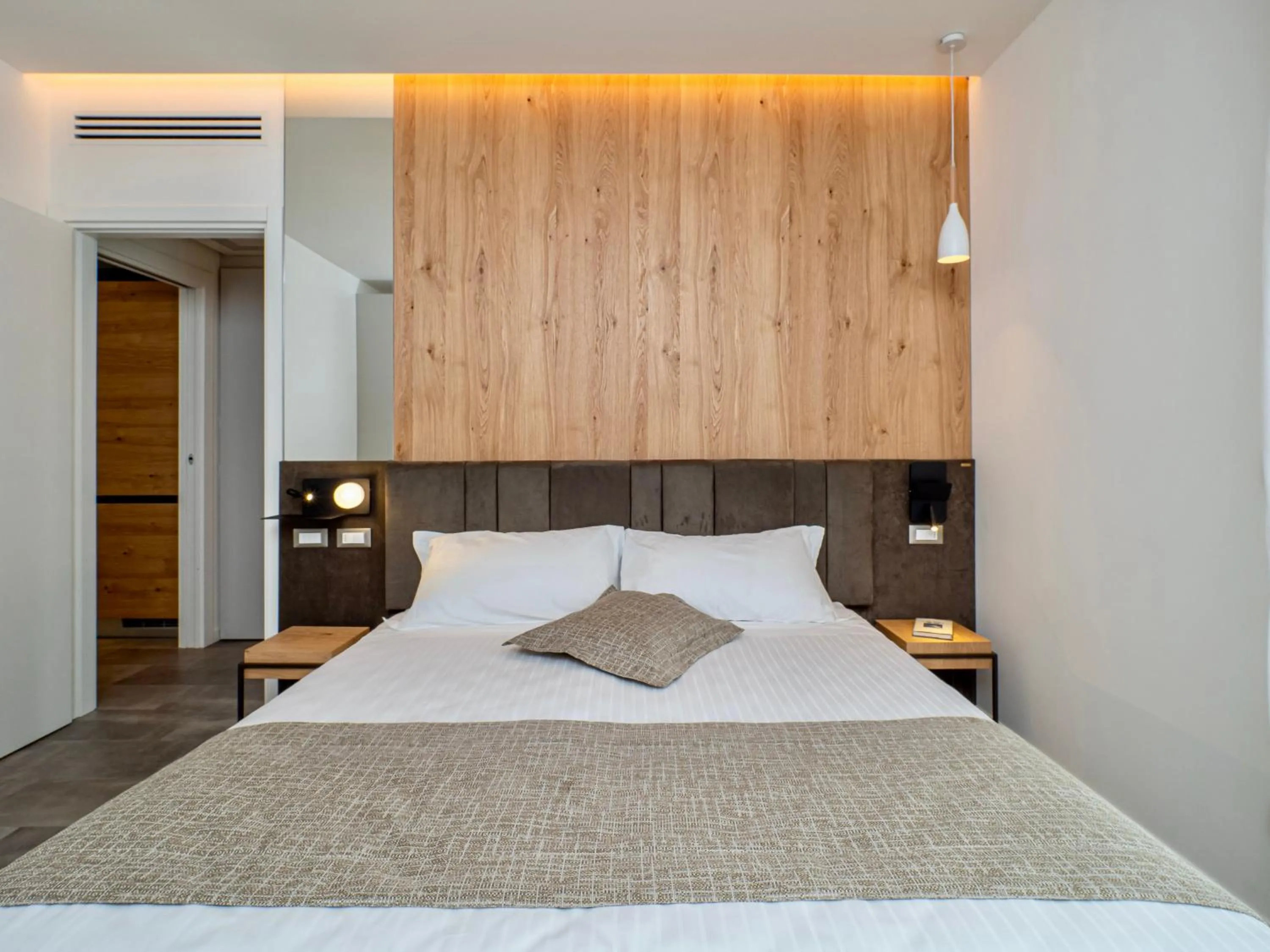 Bedroom, Bed in Venice Green Residence