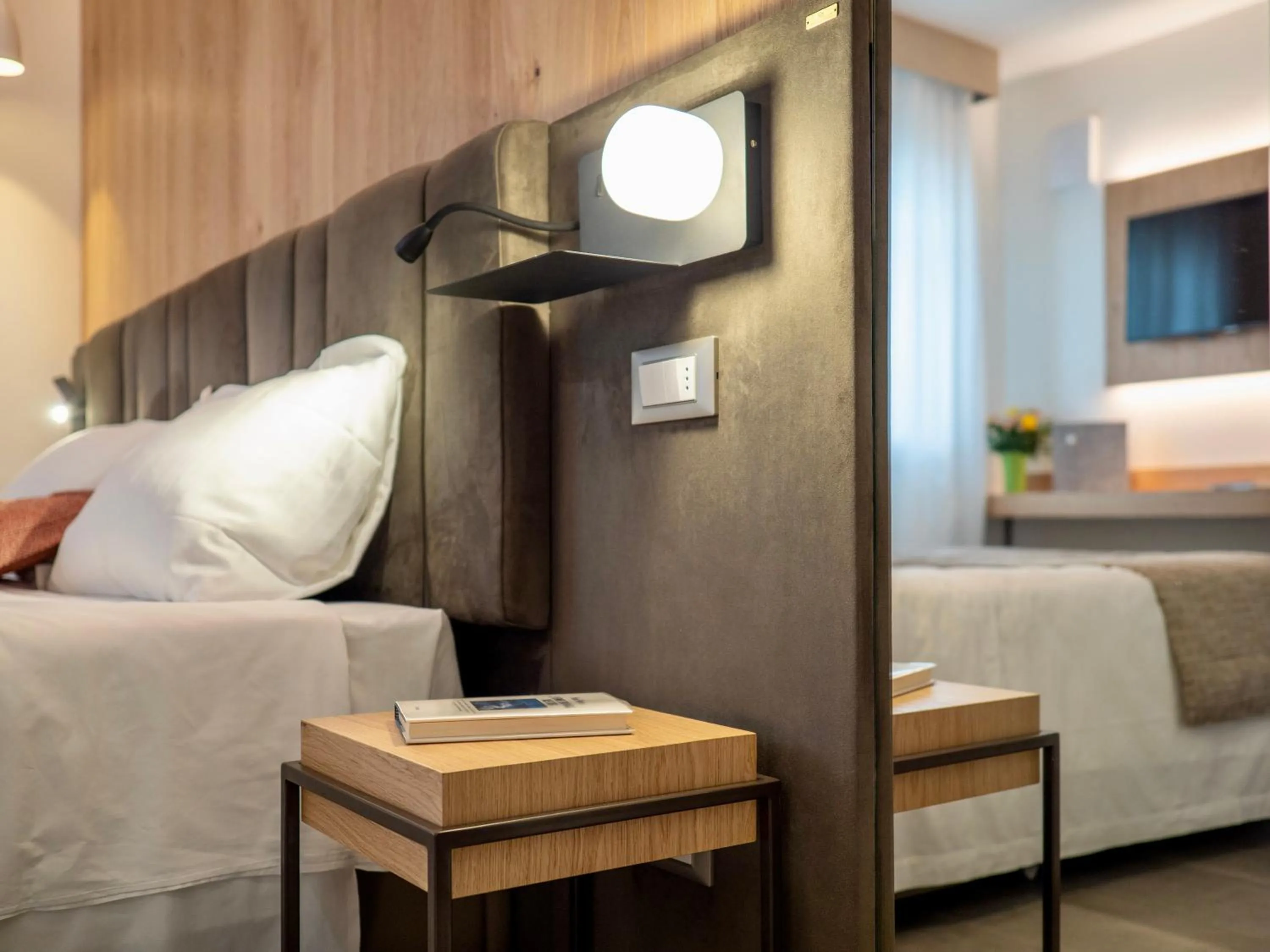 hair dresser, Bed in Venice Green Residence