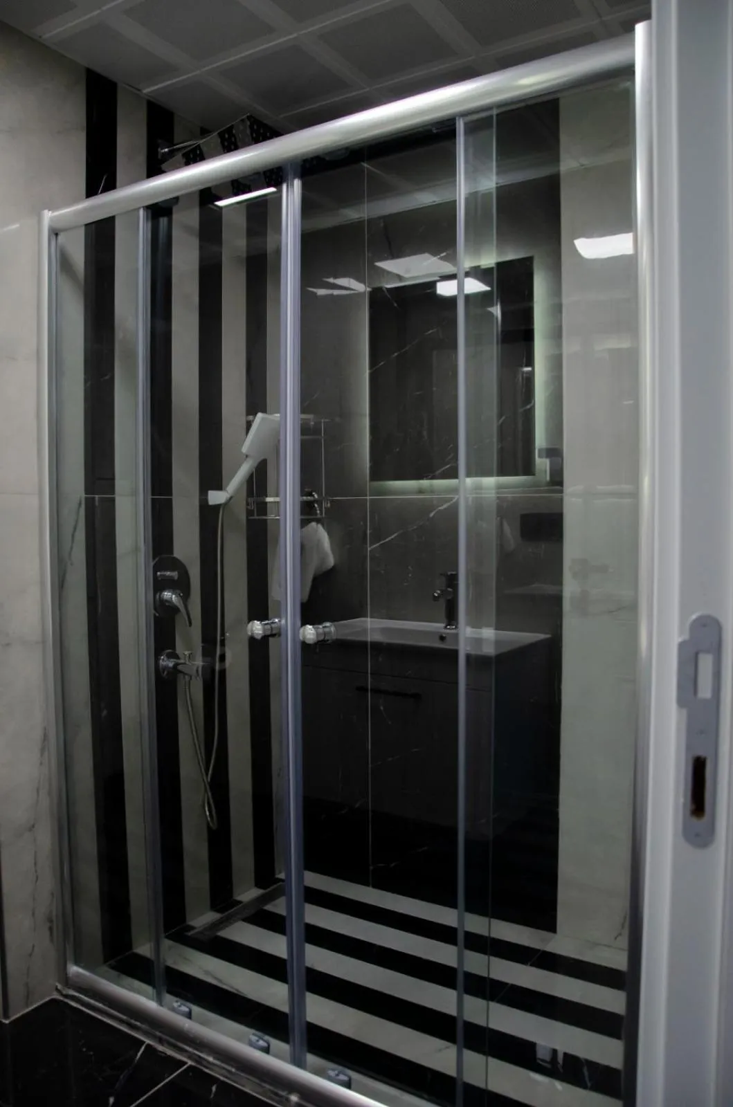 Shower in Çepni's HOTEL