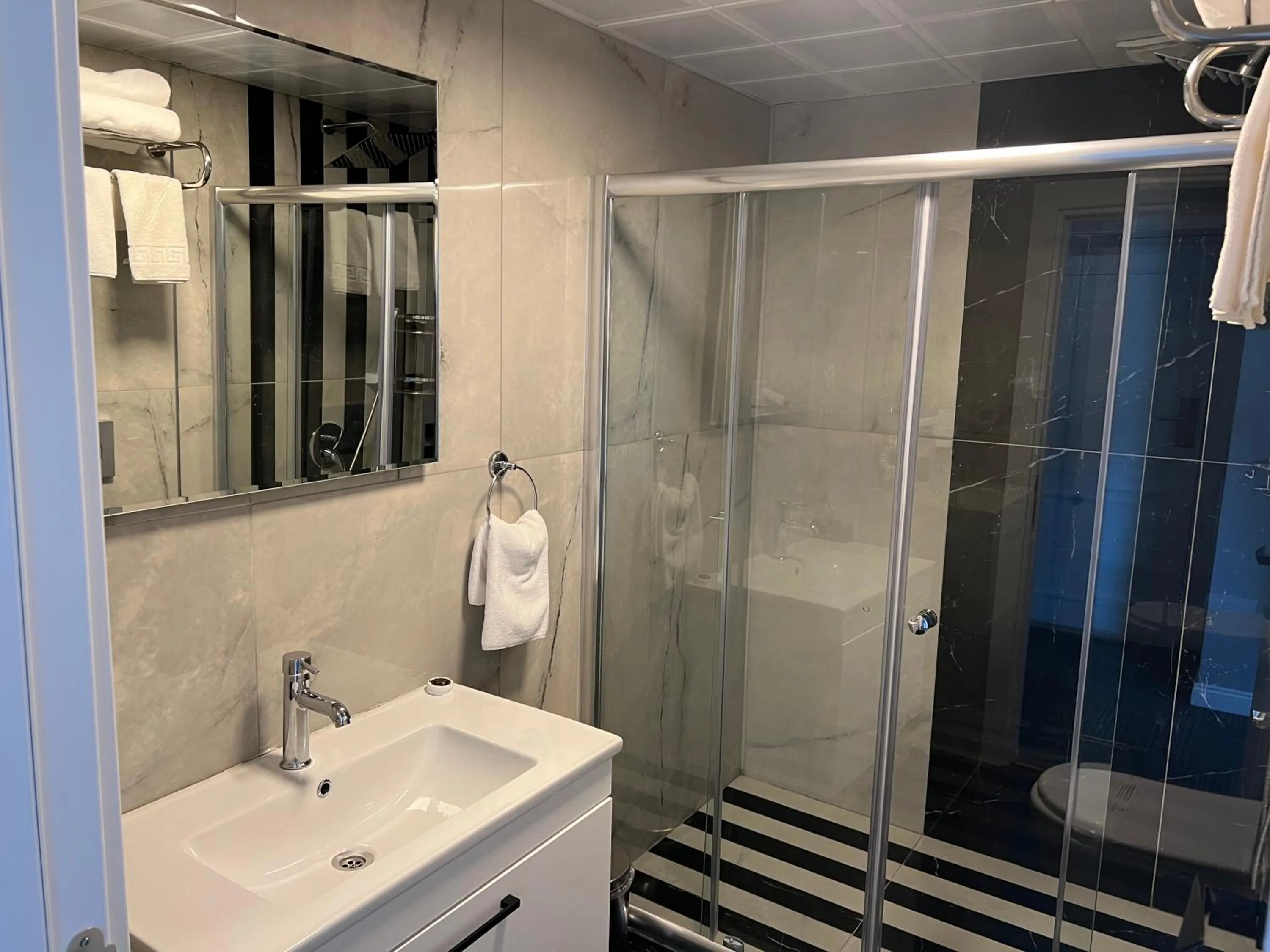 Shower in Çepni's HOTEL