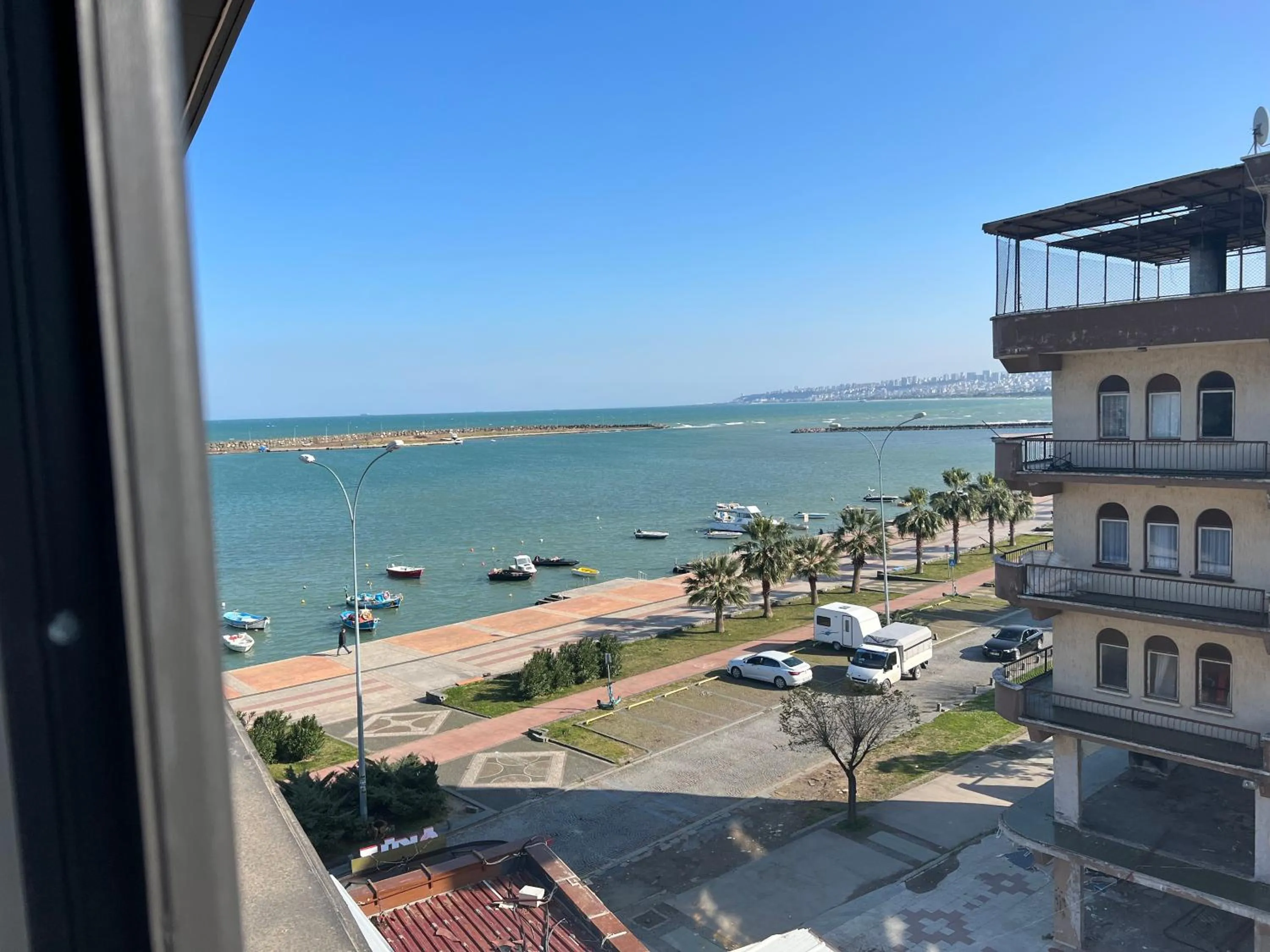 Communal lounge/ TV room in Çepni's HOTEL