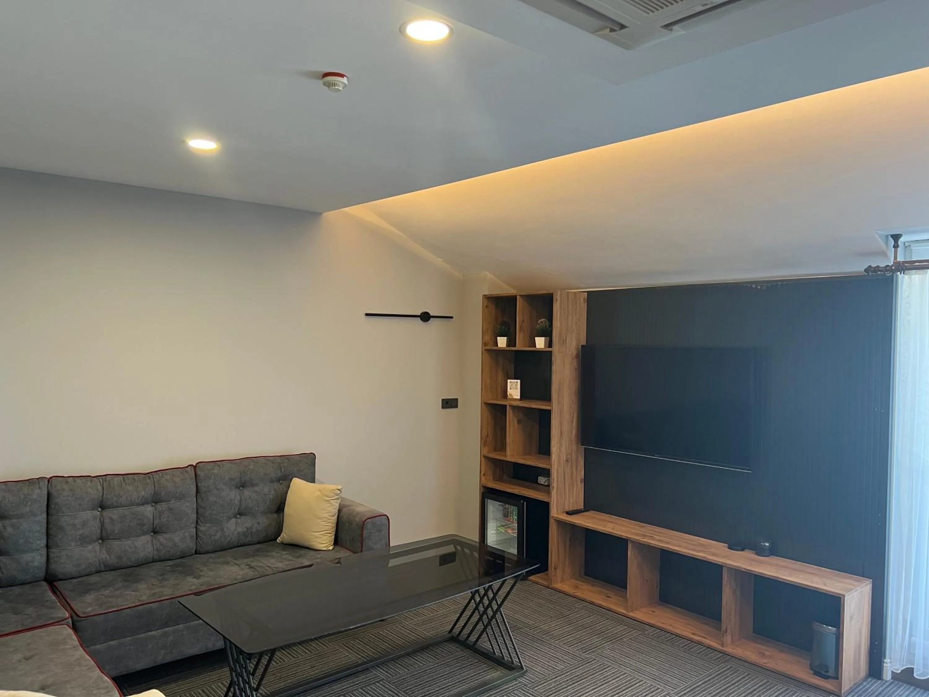 Communal lounge/ TV room in Çepni's HOTEL