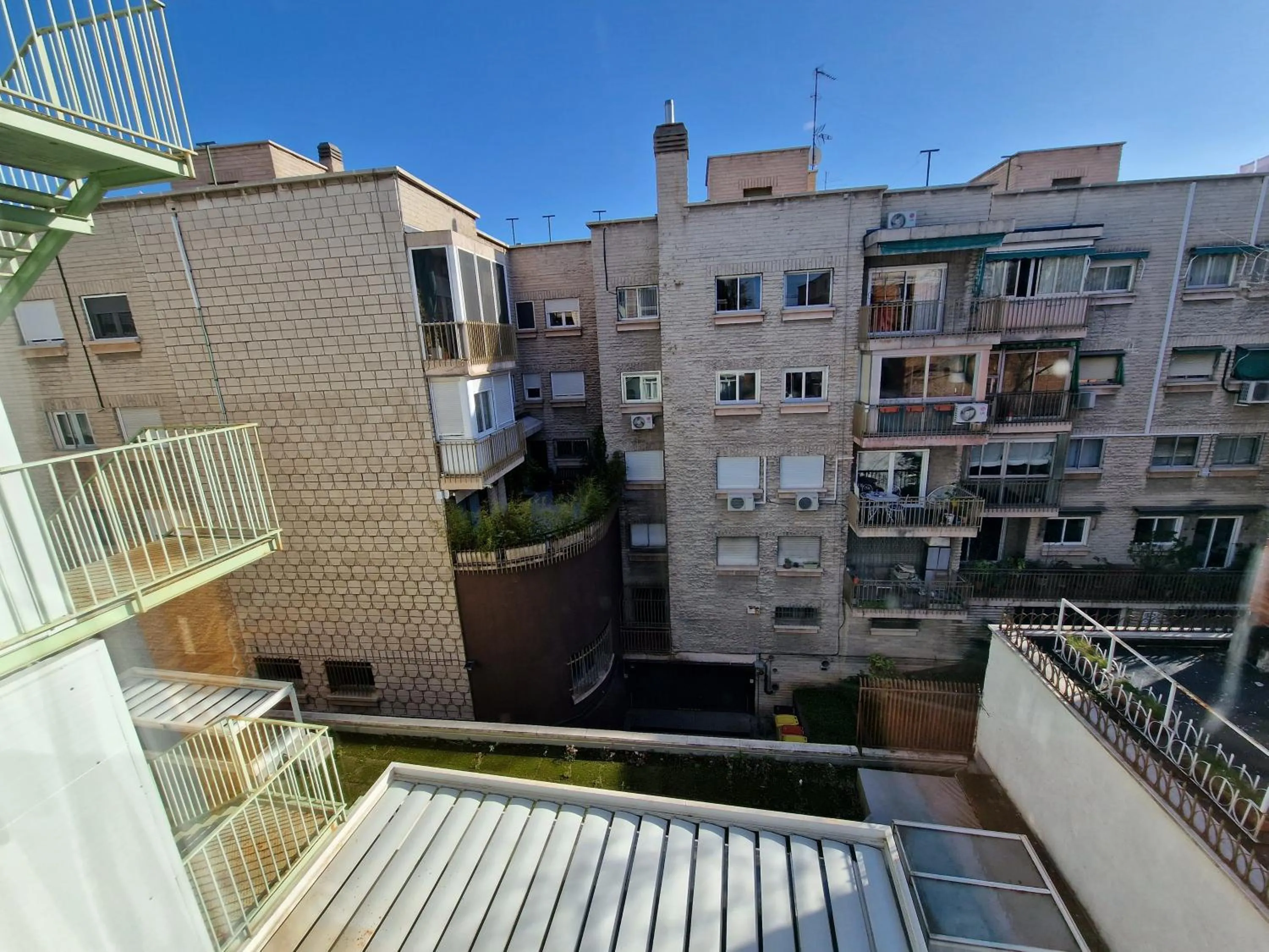 Inner courtyard view in La Posada de El Chaflán