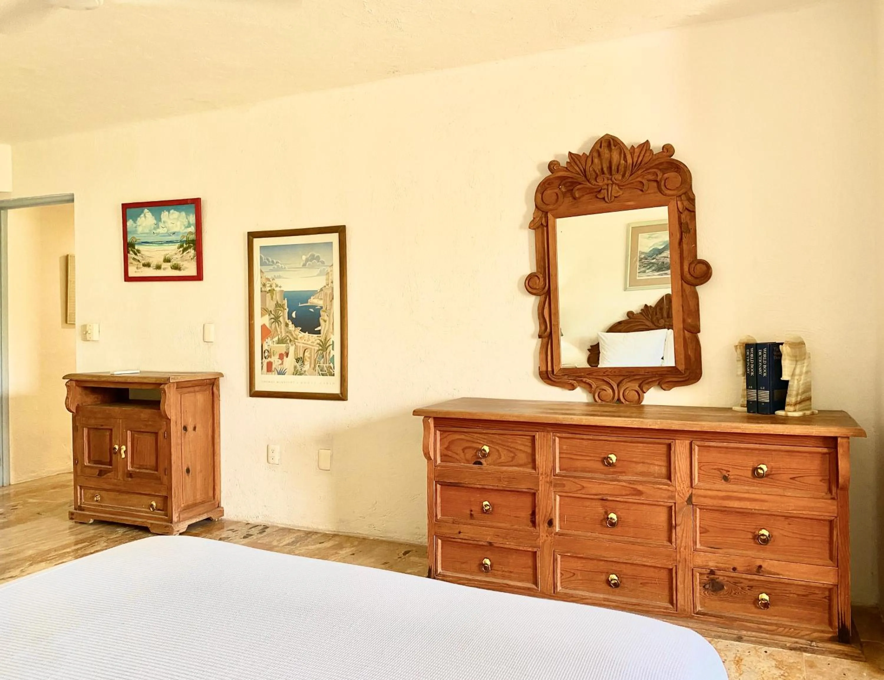 Bedroom, Bed in Villas Tropical By Andiani