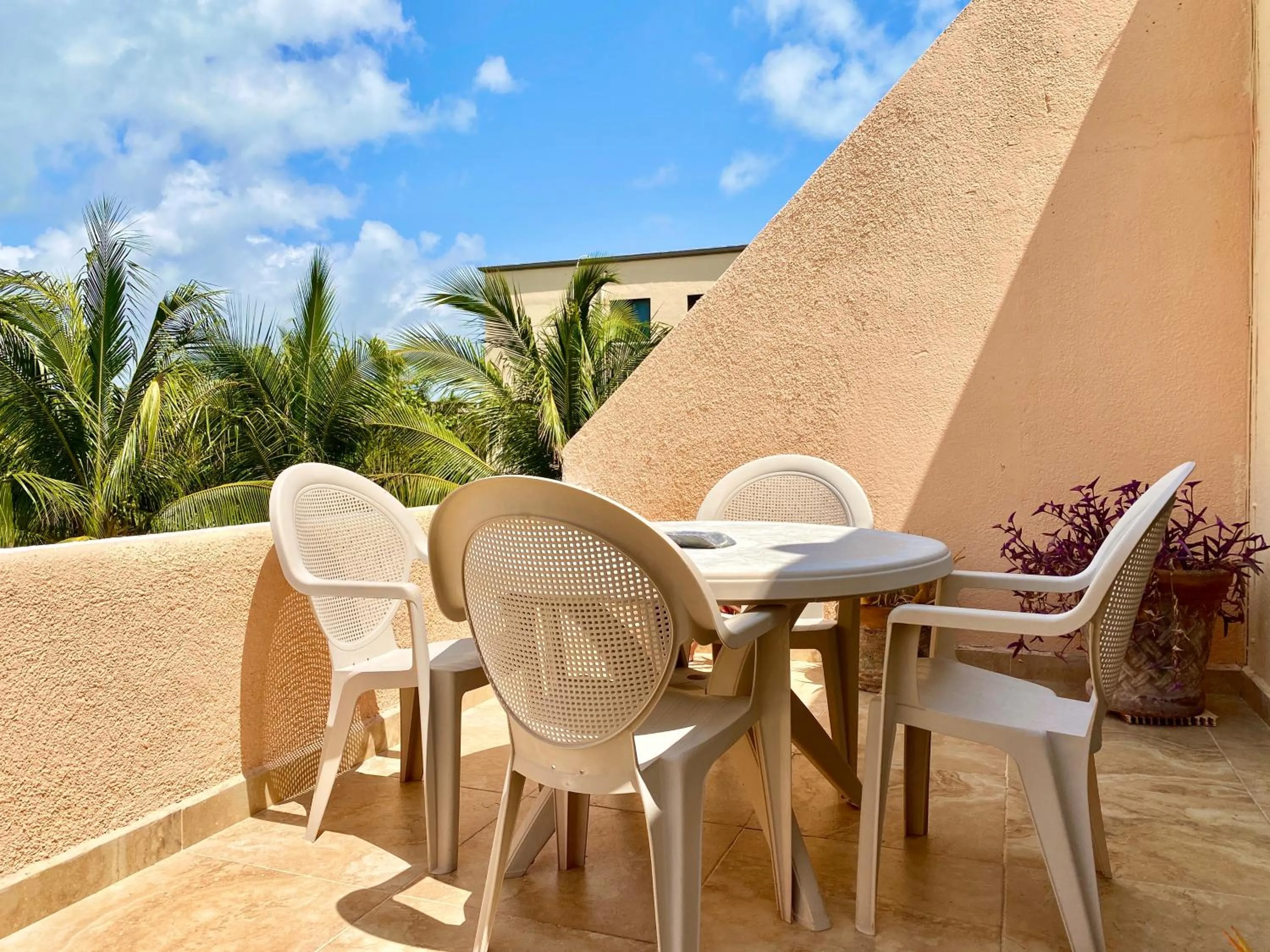 Balcony/Terrace in Villas Tropical By Andiani