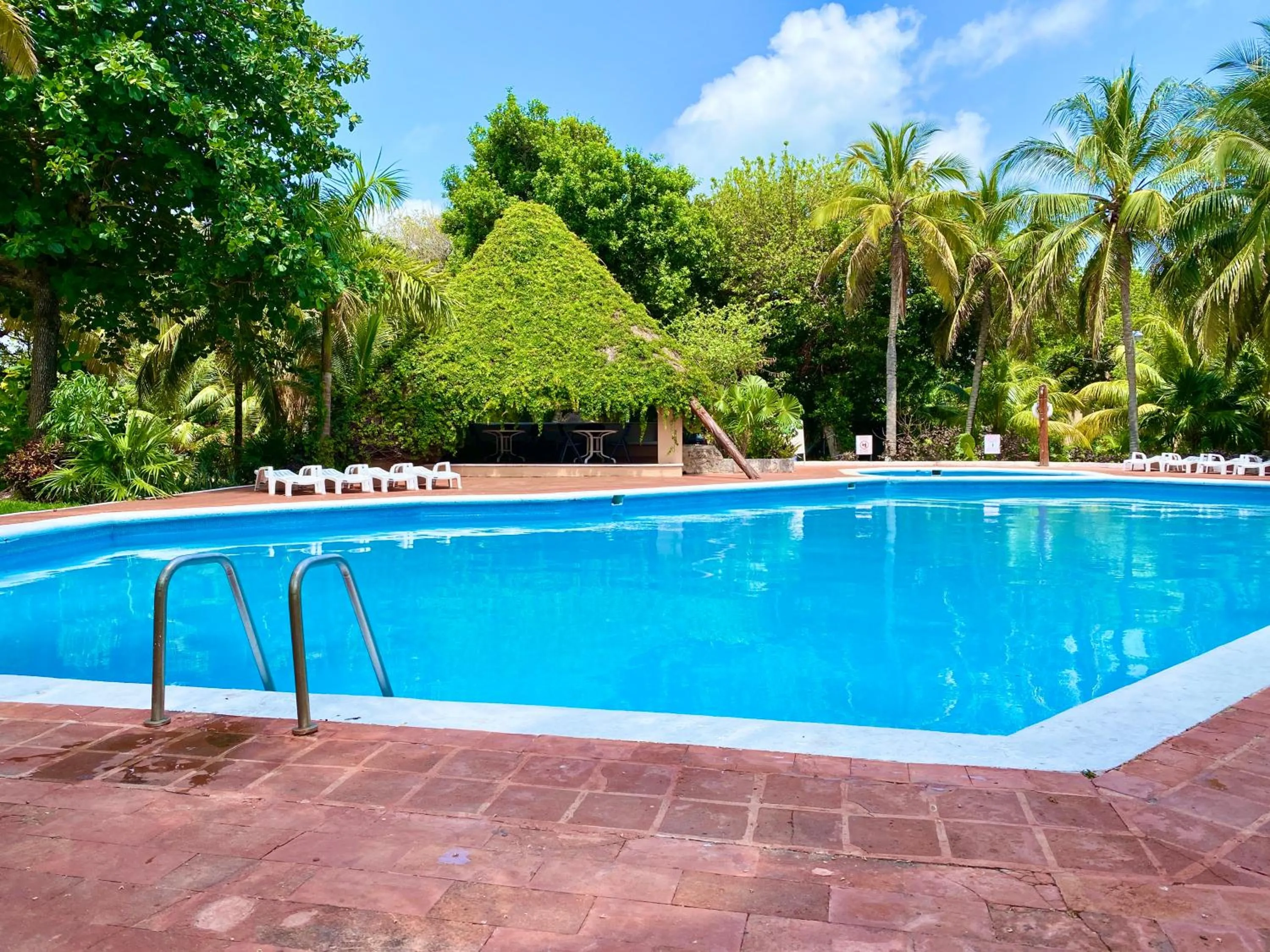 Swimming pool in Villas Tropical By Andiani