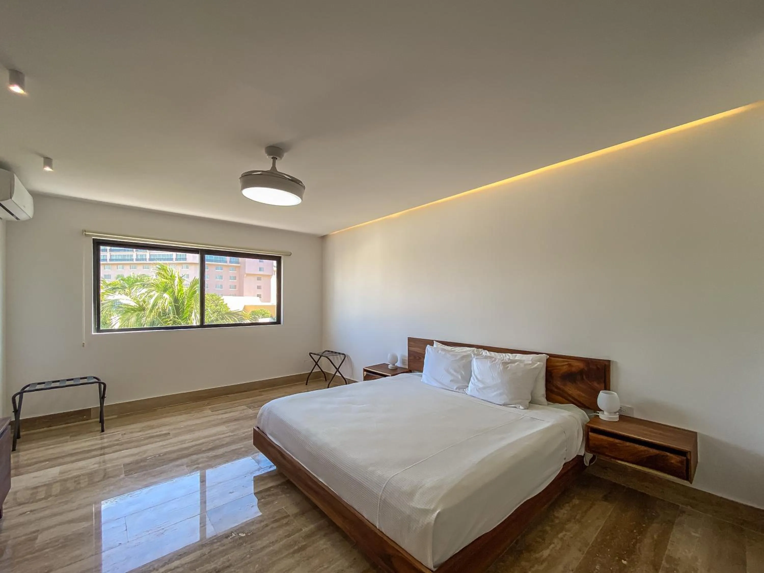 Bedroom, Bed in Villas Tropical By Andiani