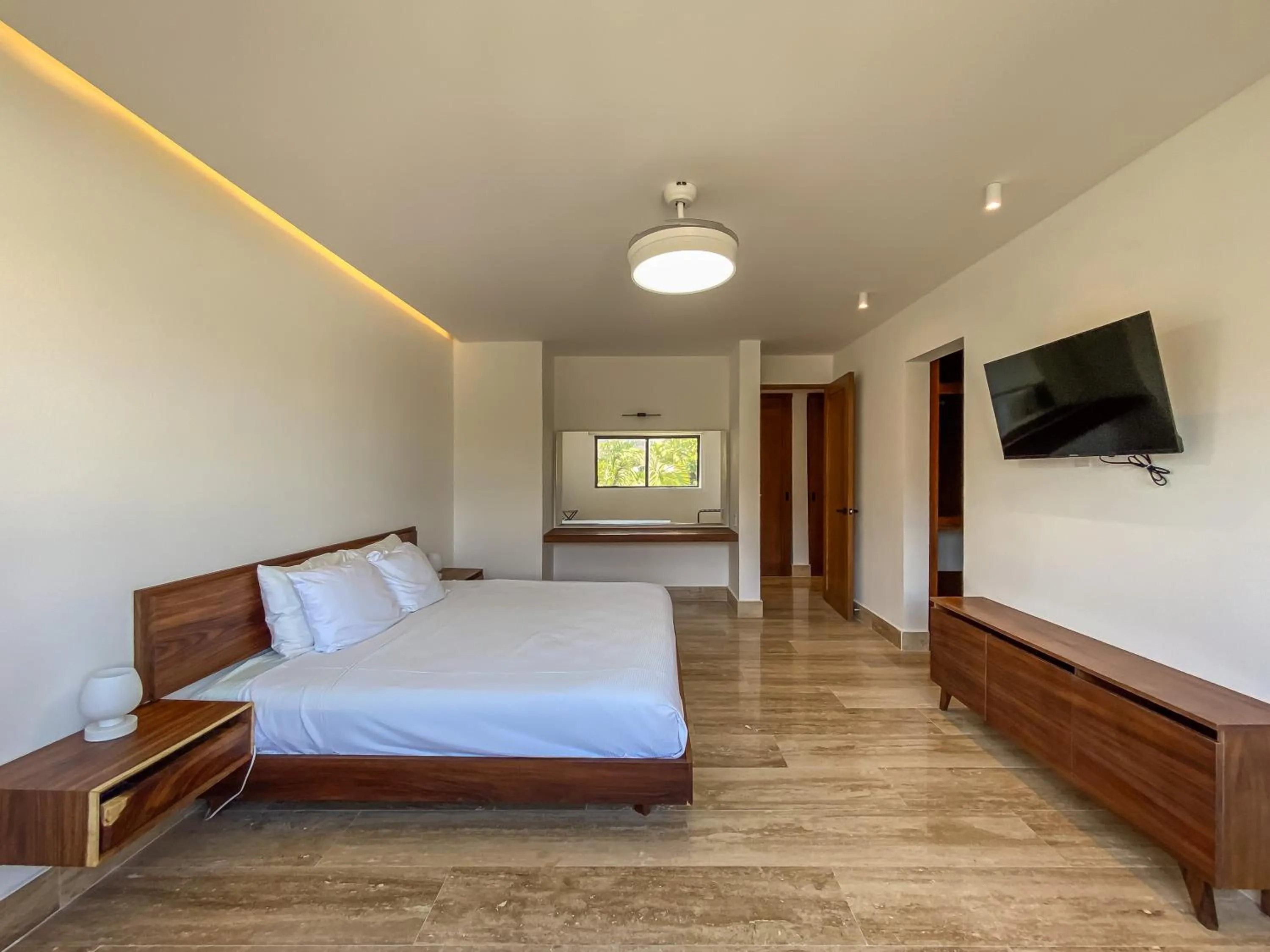 Bedroom, Bed in Villas Tropical By Andiani