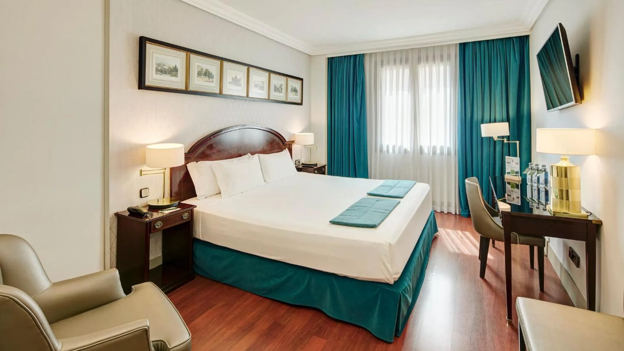 Photo of the whole room, Bed in Sercotel Gran Hotel Conde Duque