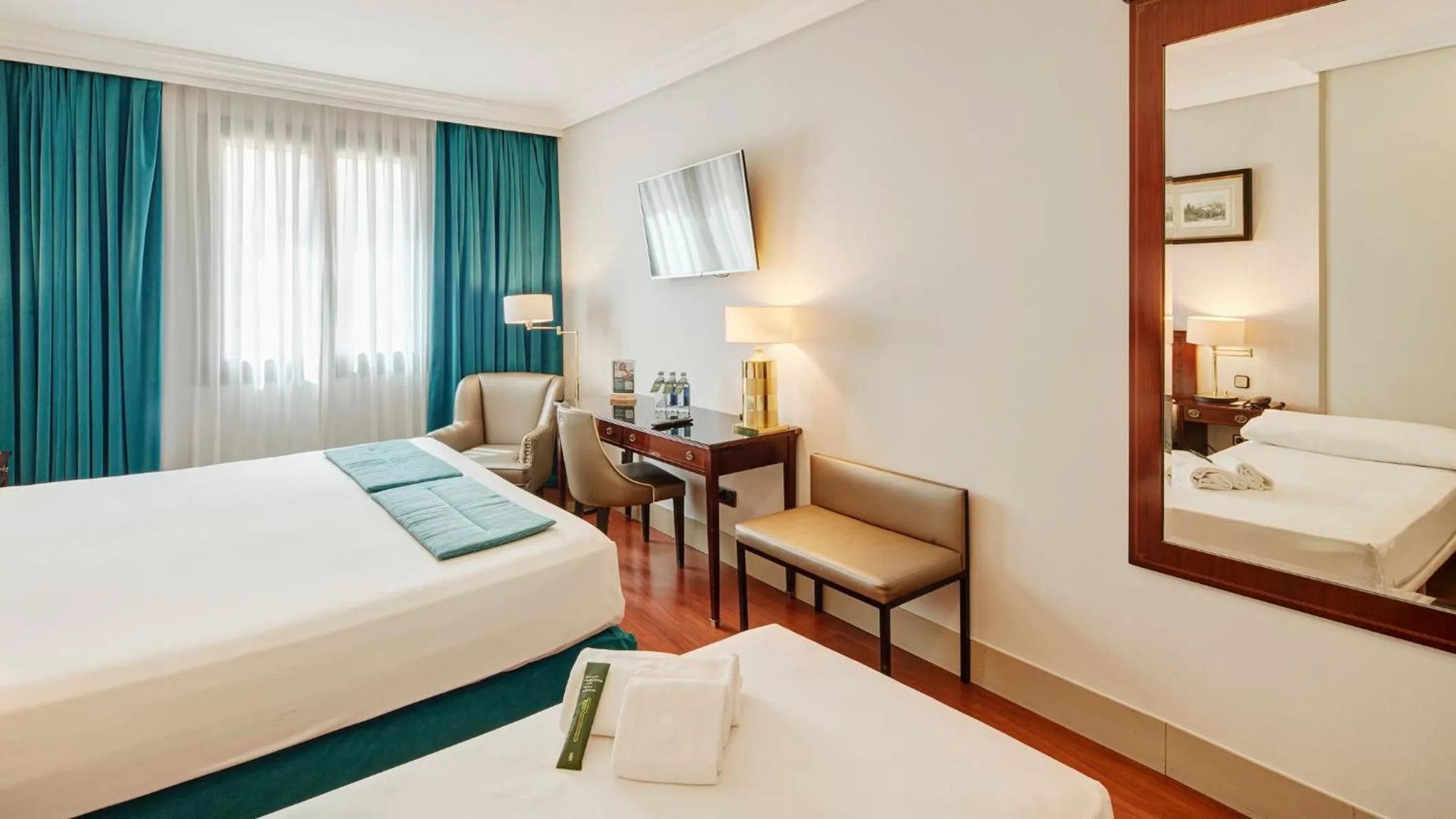 Photo of the whole room, Bed in Sercotel Gran Hotel Conde Duque