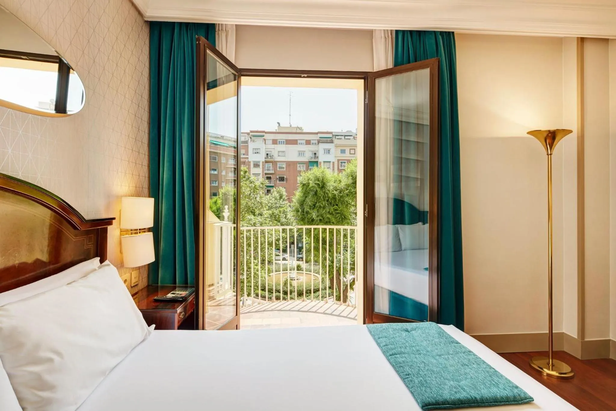 Photo of the whole room, Bed in Sercotel Gran Hotel Conde Duque