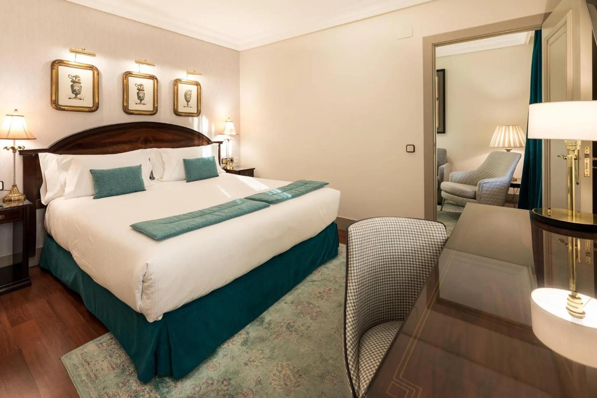 Photo of the whole room, Bed in Sercotel Gran Hotel Conde Duque