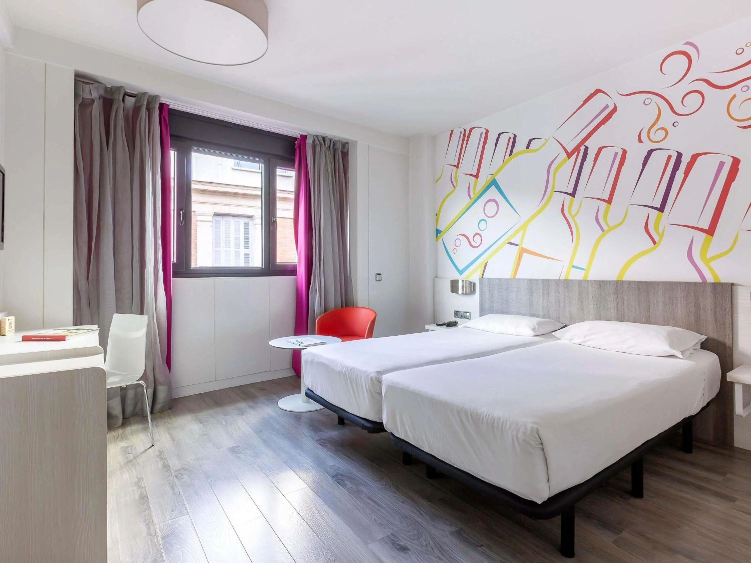 Bedroom, Bed in Ibis Styles Madrid Prado