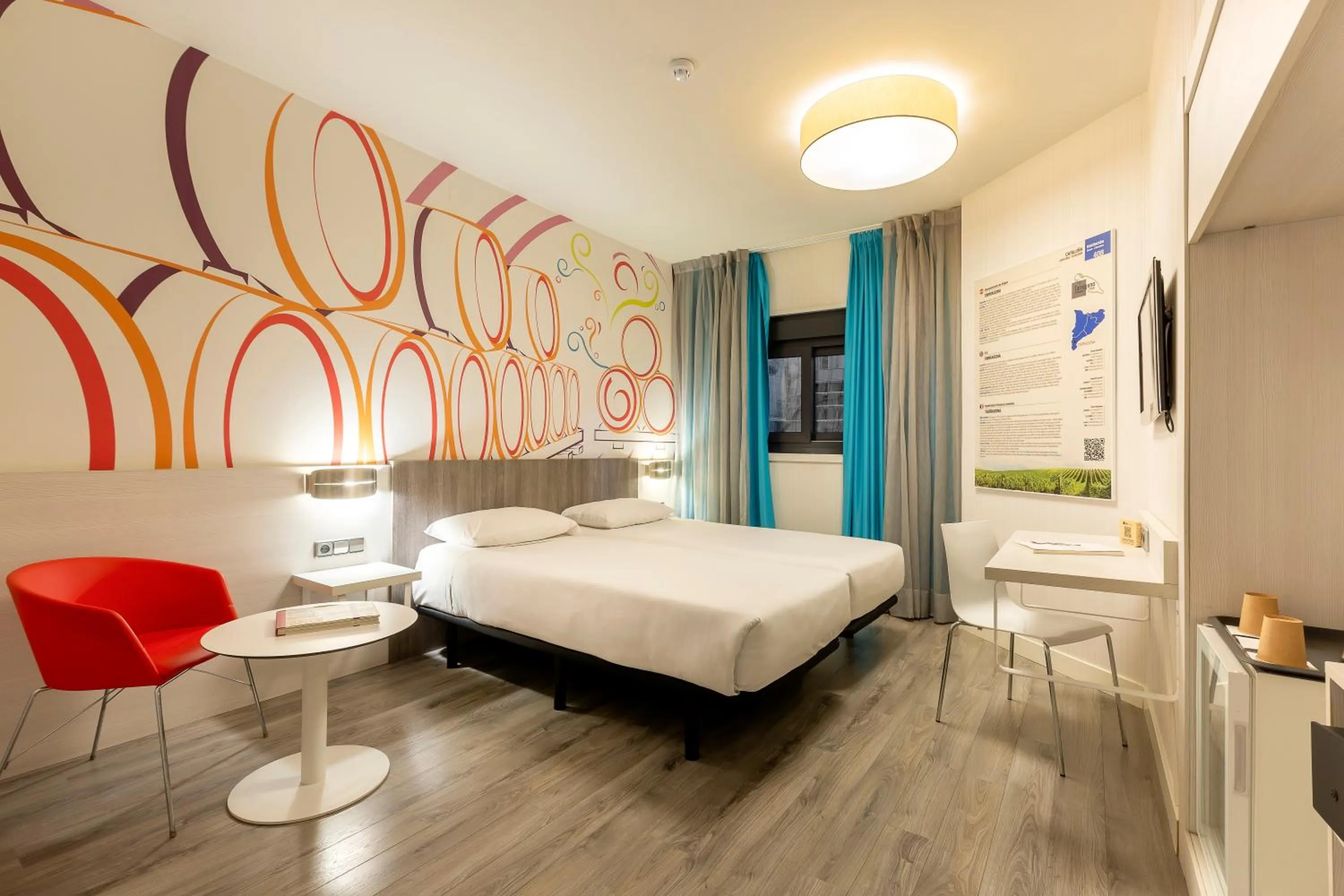 Photo of the whole room, Bed in Ibis Styles Madrid Prado