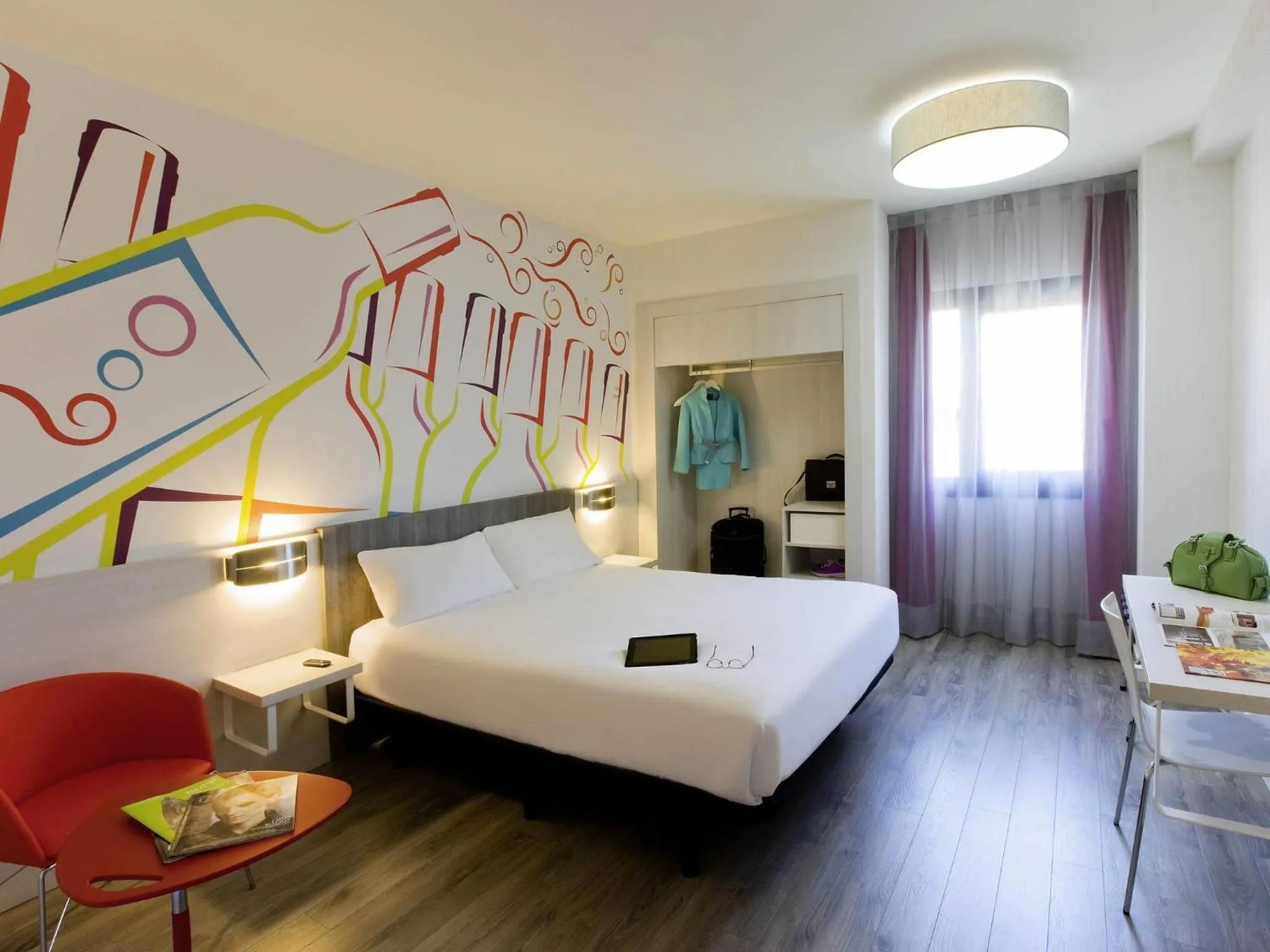 Bedroom, Bed in Ibis Styles Madrid Prado