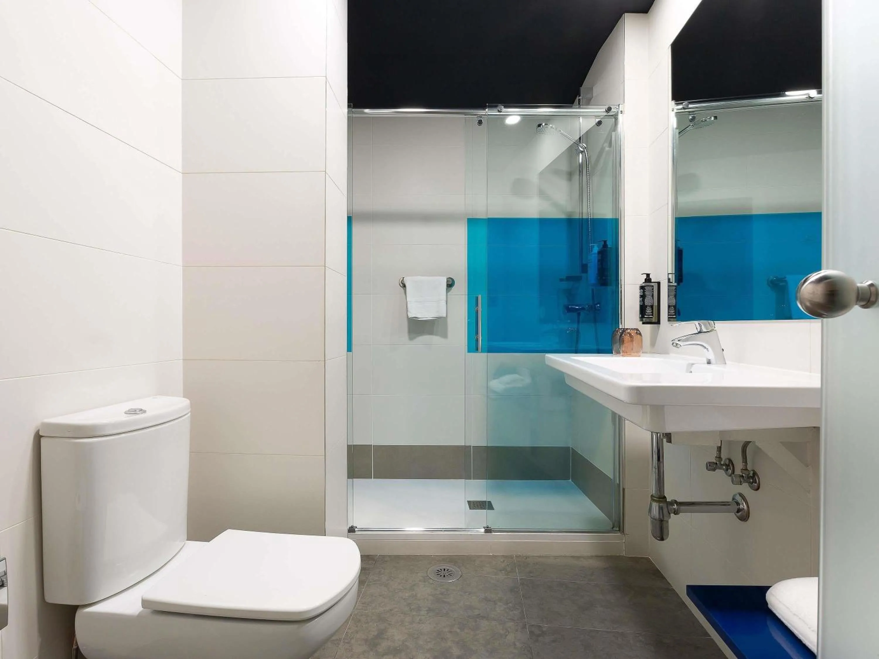 Bedroom in Ibis Styles Madrid Prado