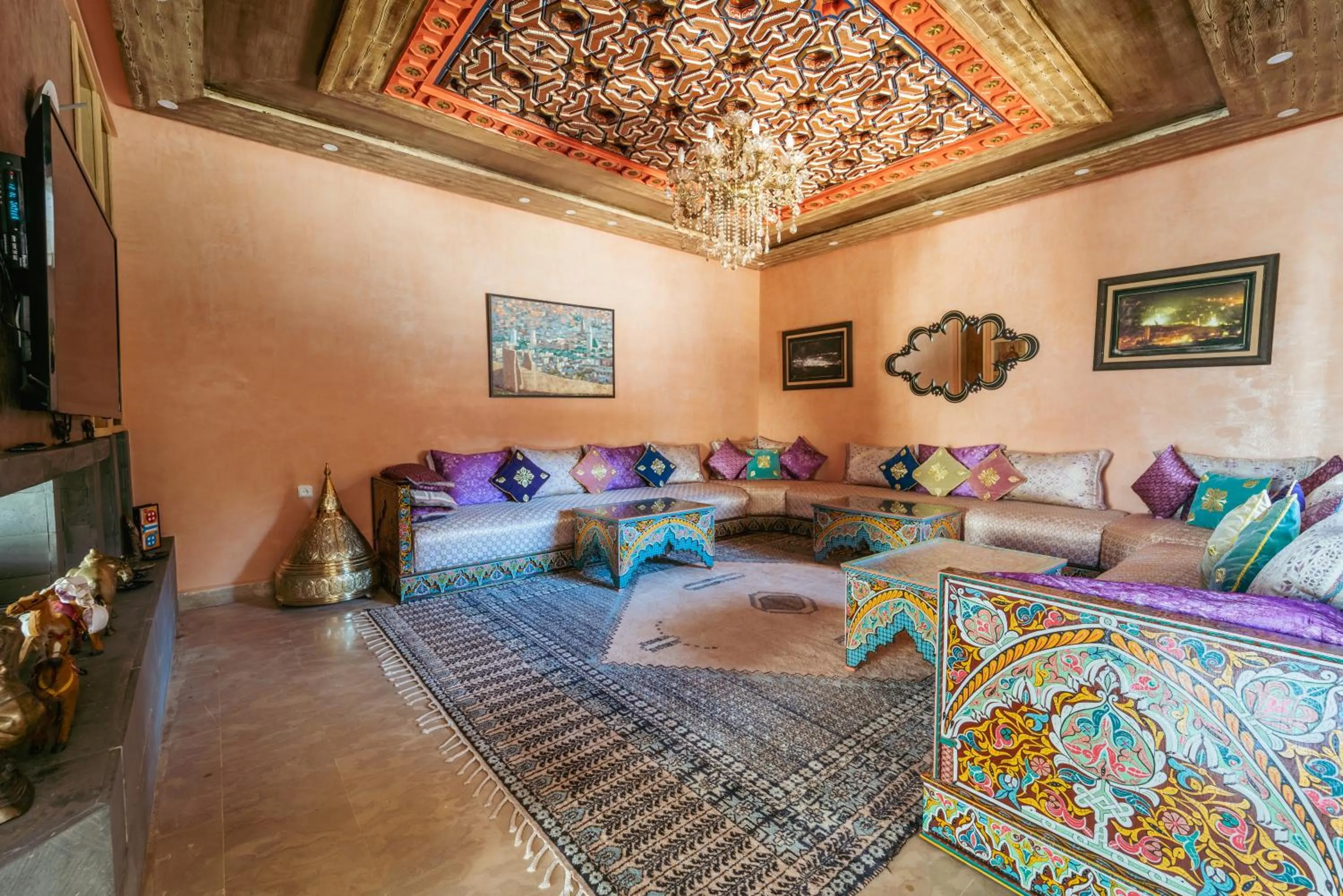 Communal lounge/ TV room in Riad Les Nuits De Fès