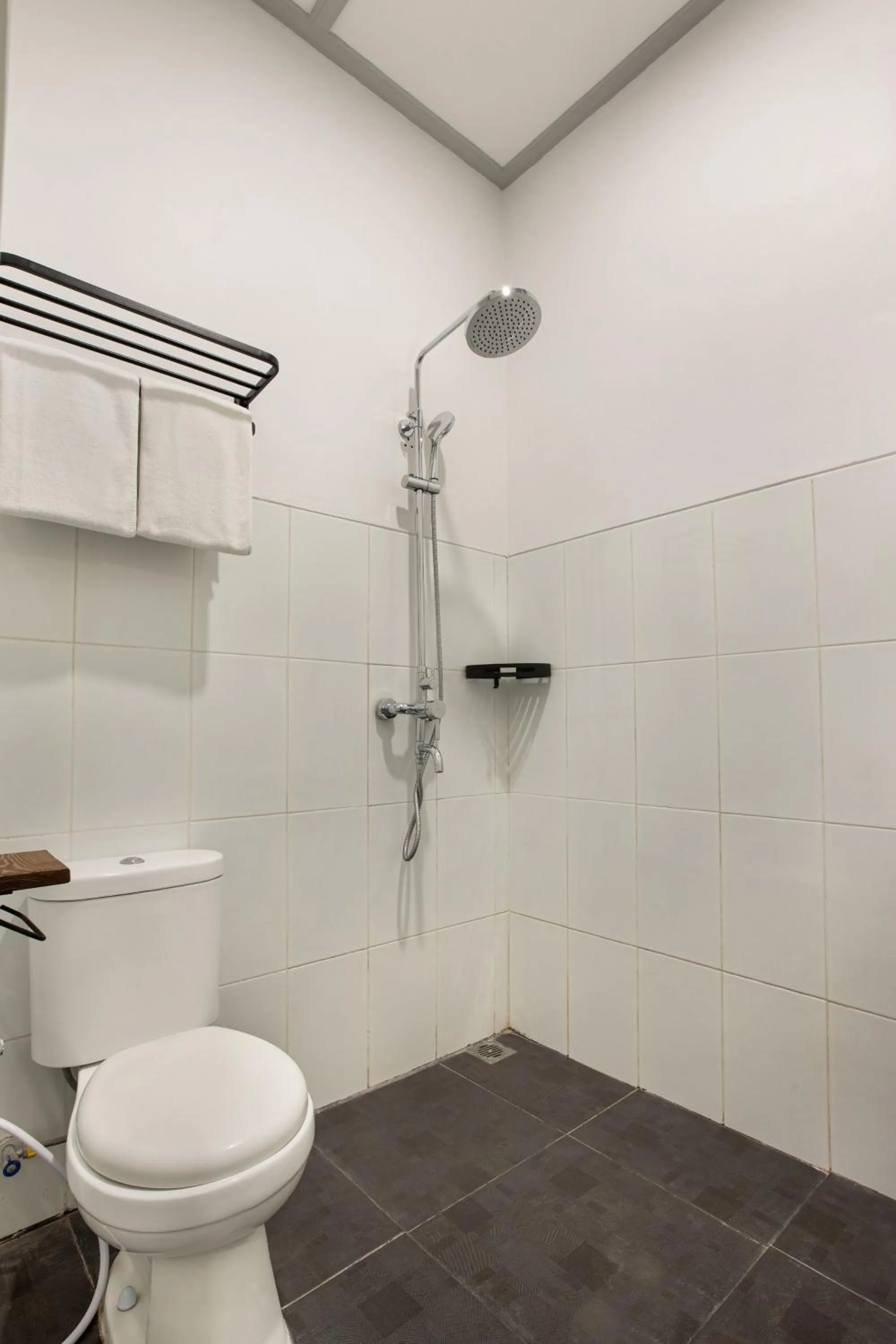 Shower in CERIA HOTEL at Alun Alun Yogyakarta