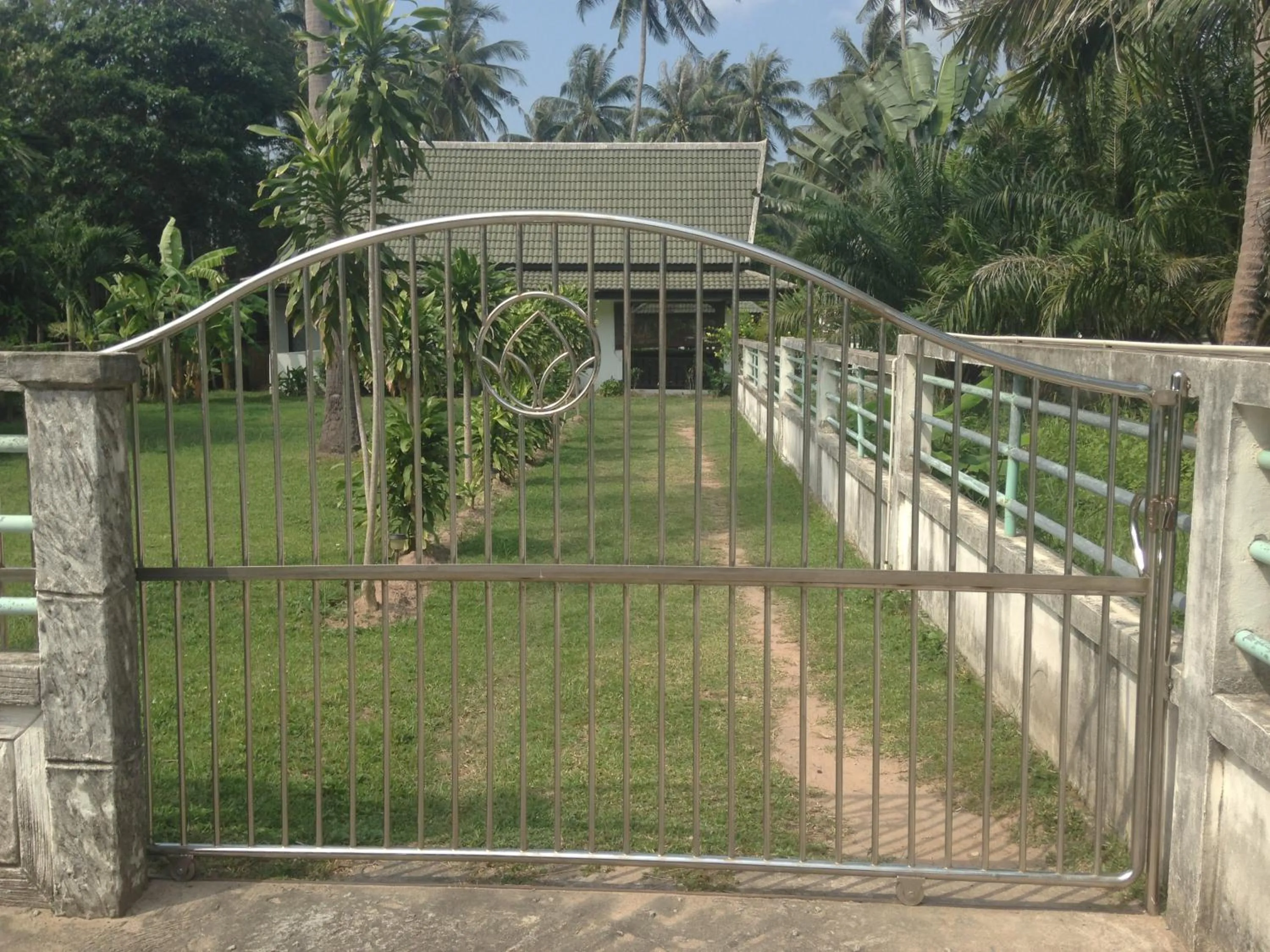 Facade/entrance in Baan Sawainam