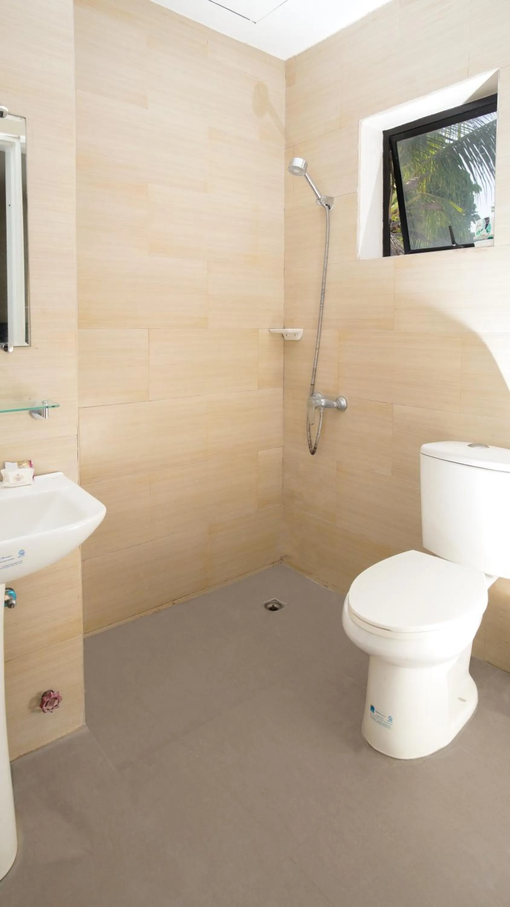 Bathroom in Garden Vista Hotel