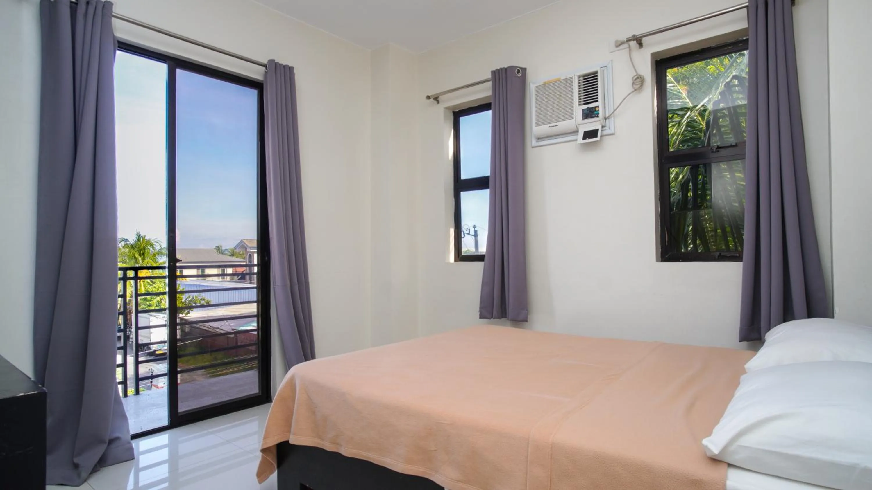 Bedroom, Bed in Garden Vista Hotel