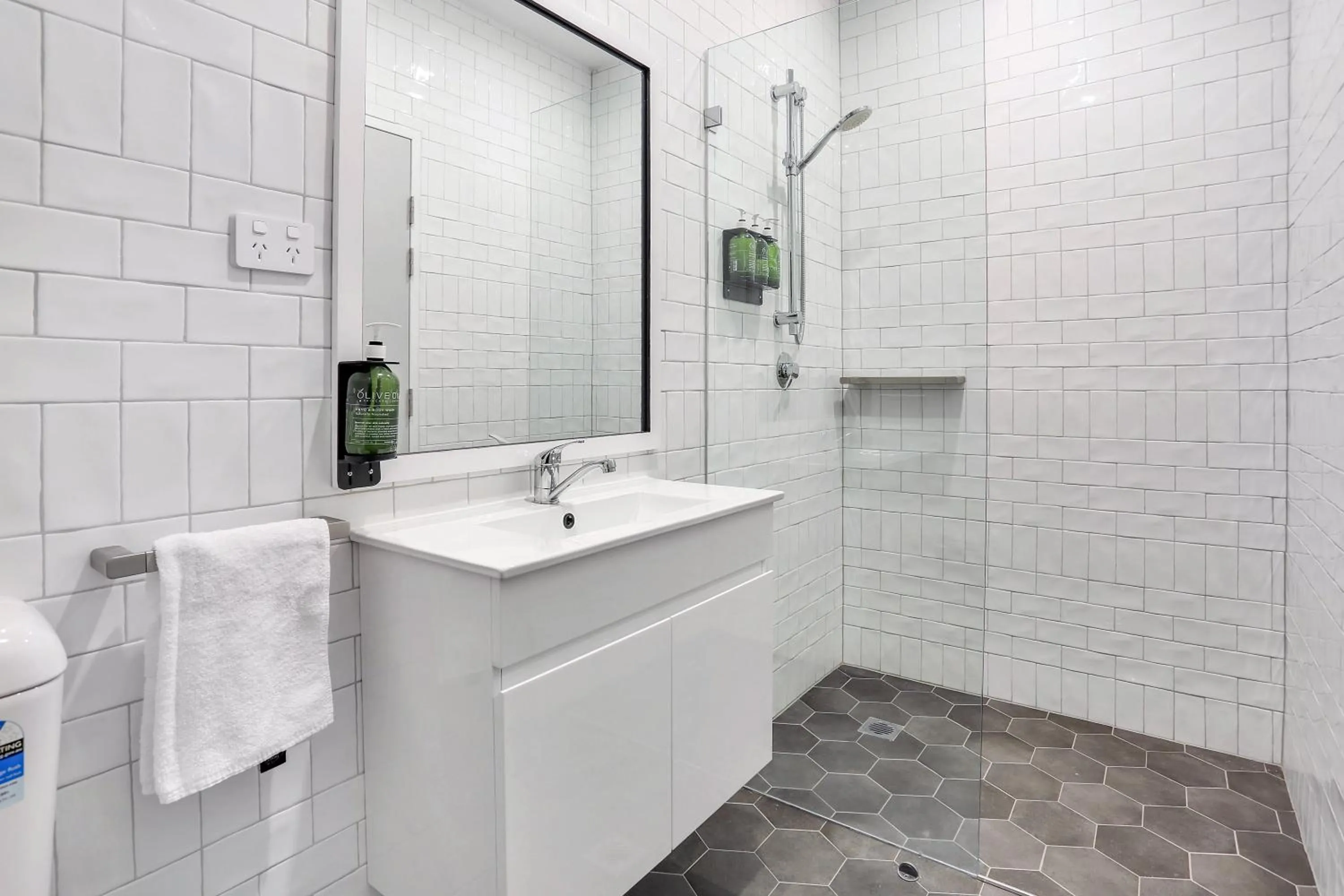 Shower in Penshurst Hotel