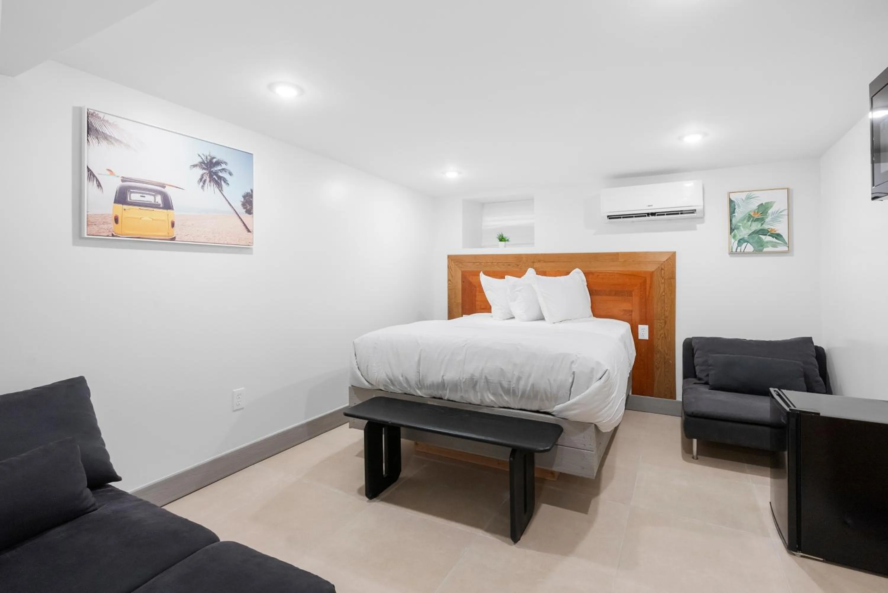 Bedroom, Bed in Urban Oasis Ed Sheeran Vibes 15 Mins Away