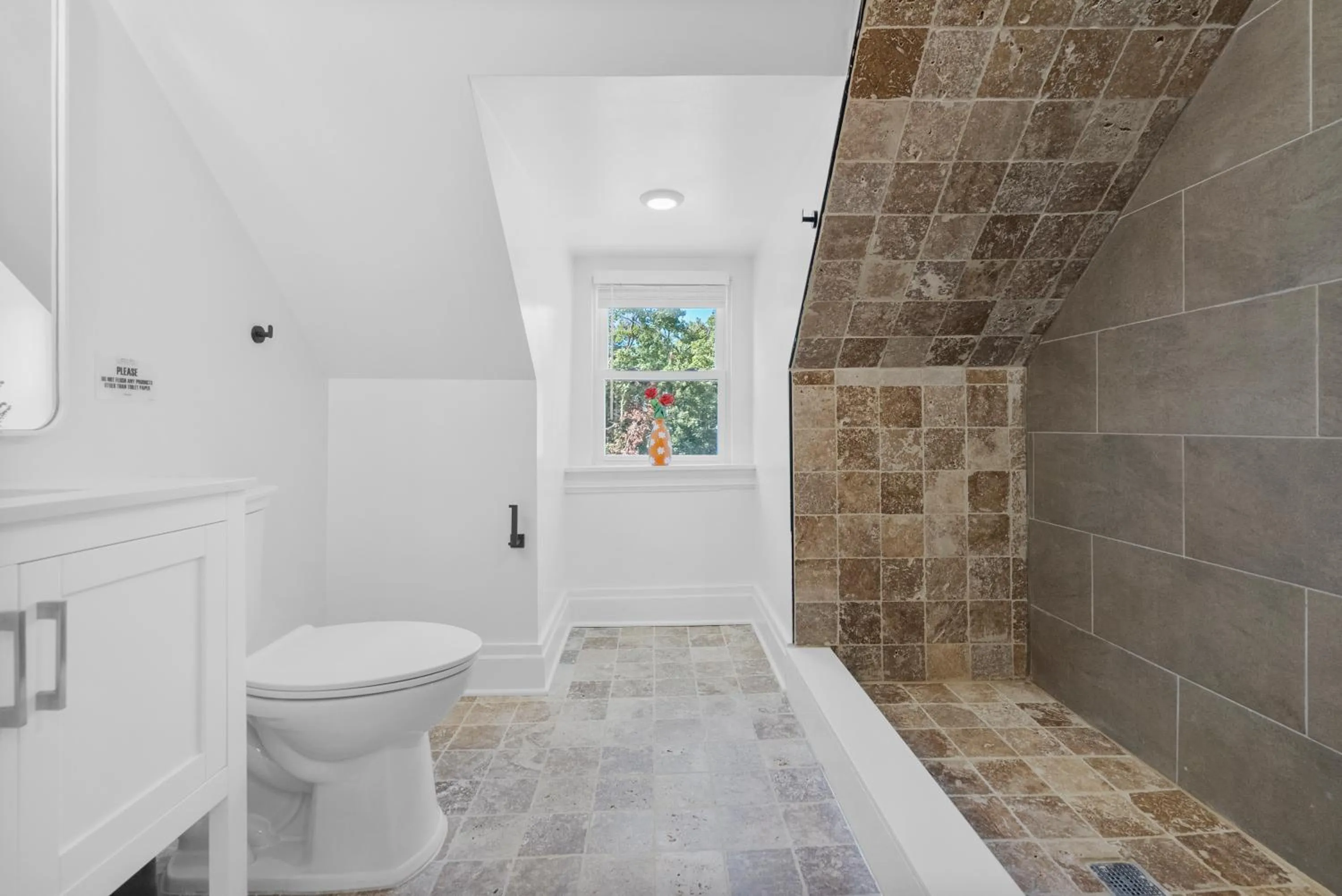 Bathroom in Urban Oasis Ed Sheeran Vibes 15 Mins Away