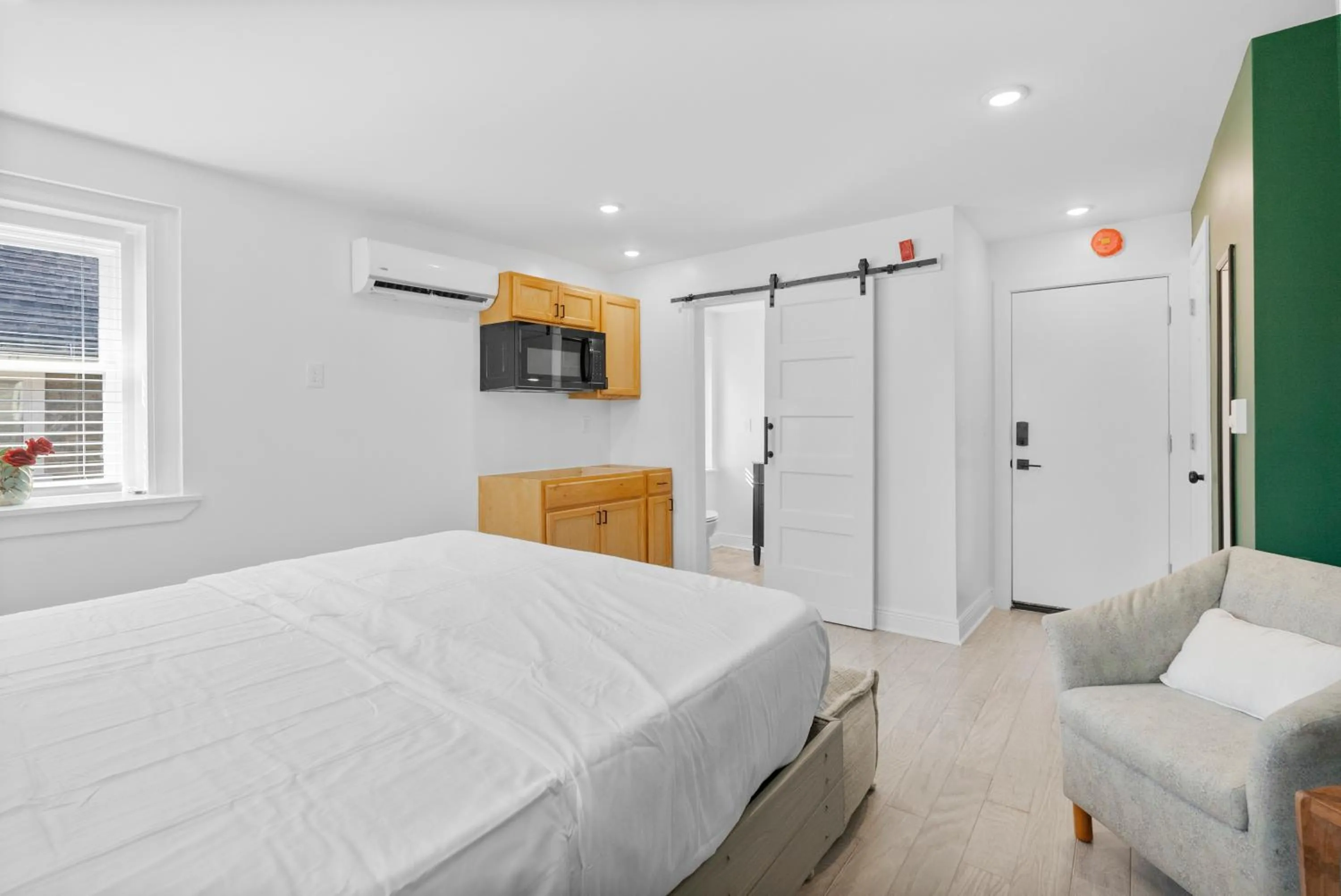 Bedroom, Bed in Urban Oasis Ed Sheeran Vibes 15 Mins Away