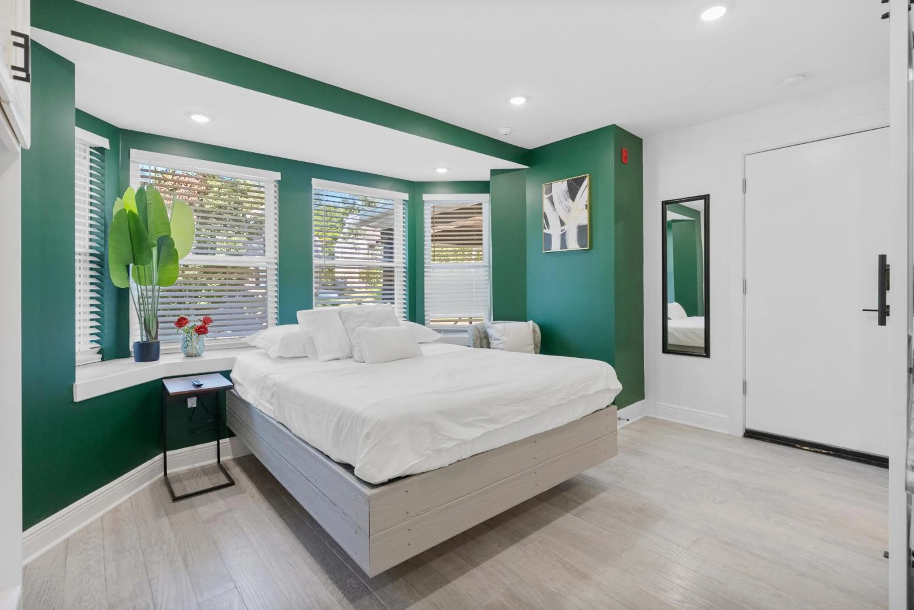 Bedroom, Bed in Urban Oasis Ed Sheeran Vibes 15 Mins Away