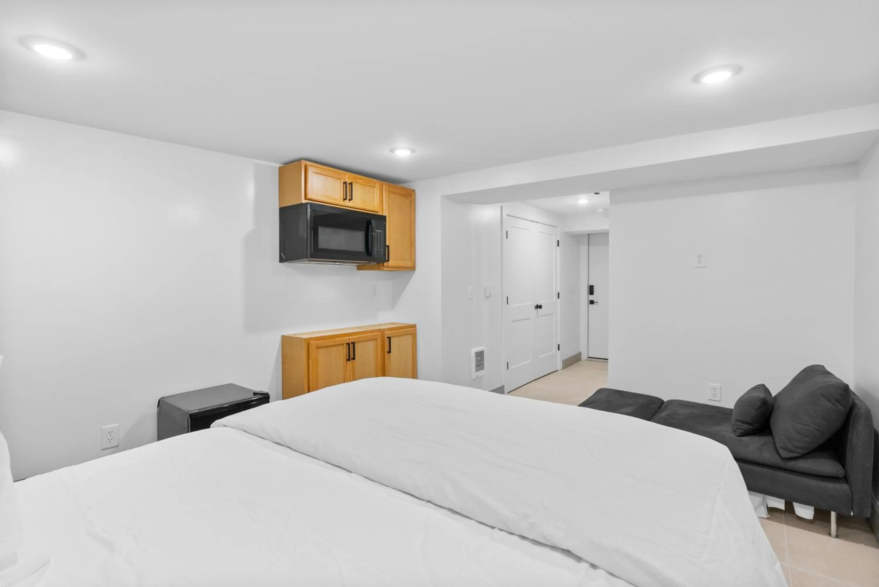 Bedroom, Bed in Urban Oasis Ed Sheeran Vibes 15 Mins Away