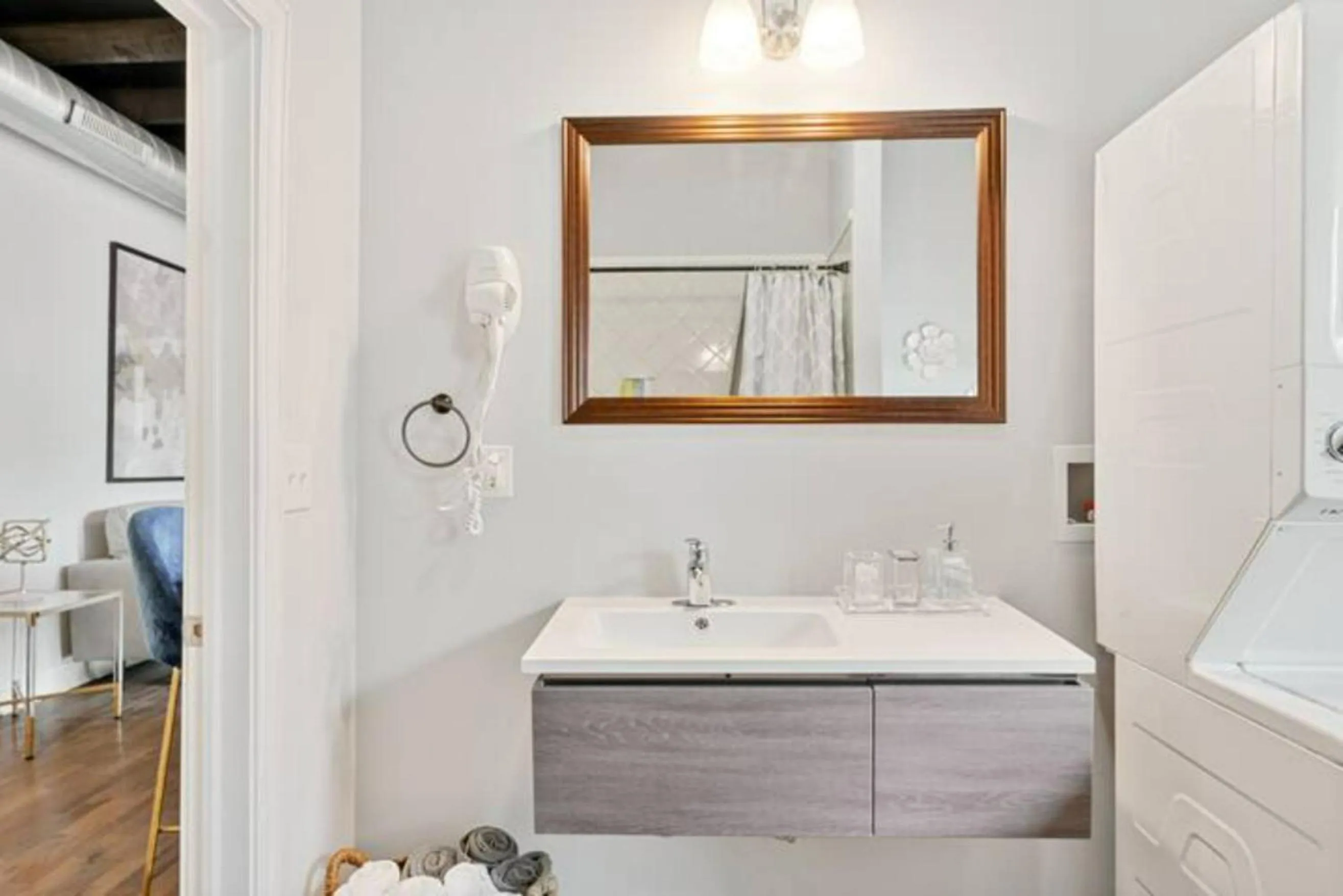 Bathroom in Urban Oasis Ed Sheeran Vibes 15 Mins Away